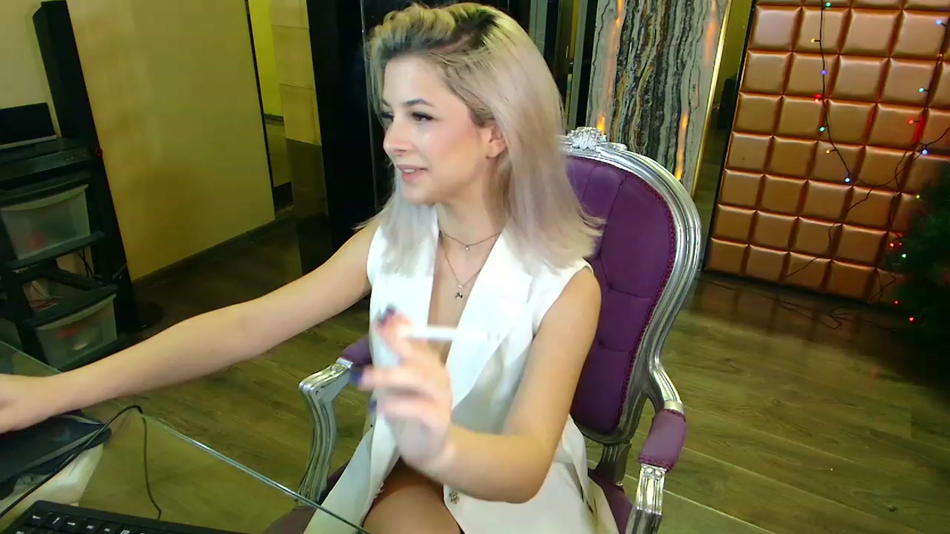 Gallery image thumbnail from Mira18_'s myfreecams stream on, 01/16/2023, 10:21 image 8 of 20