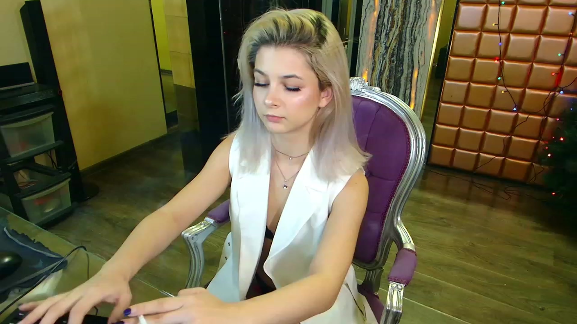 Gallery image thumbnail from Mira18_'s myfreecams stream on, 01/16/2023, 10:21 image 9 of 20