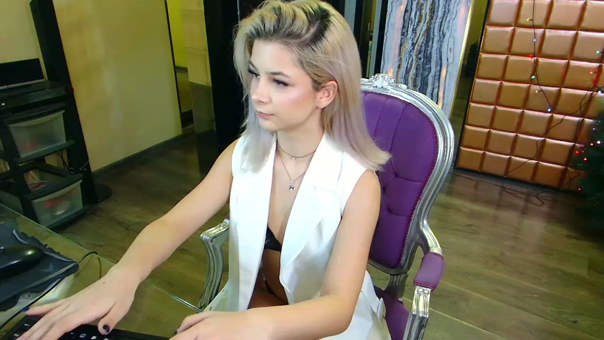 Gallery image thumbnail from Mira18_'s myfreecams stream on, 01/16/2023, 10:21 image 18 of 20