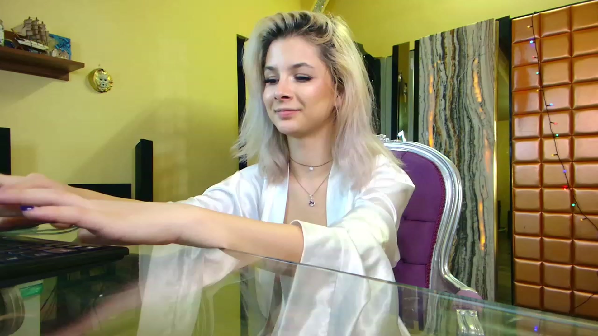 Gallery image thumbnail from Mira18_'s myfreecams stream on, 01/17/2023, 18:56 image 4 of 20