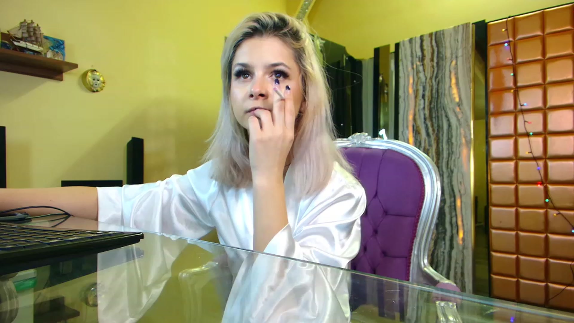 Gallery image thumbnail from Mira18_'s myfreecams stream on, 01/17/2023, 18:56 image 14 of 20