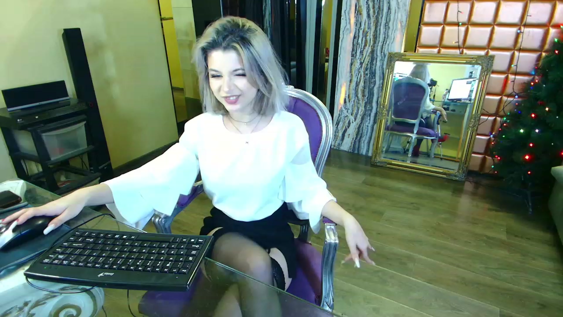 Gallery image thumbnail from Mira18_'s myfreecams stream on, 02/15/2023, 22:33 image 6 of 20