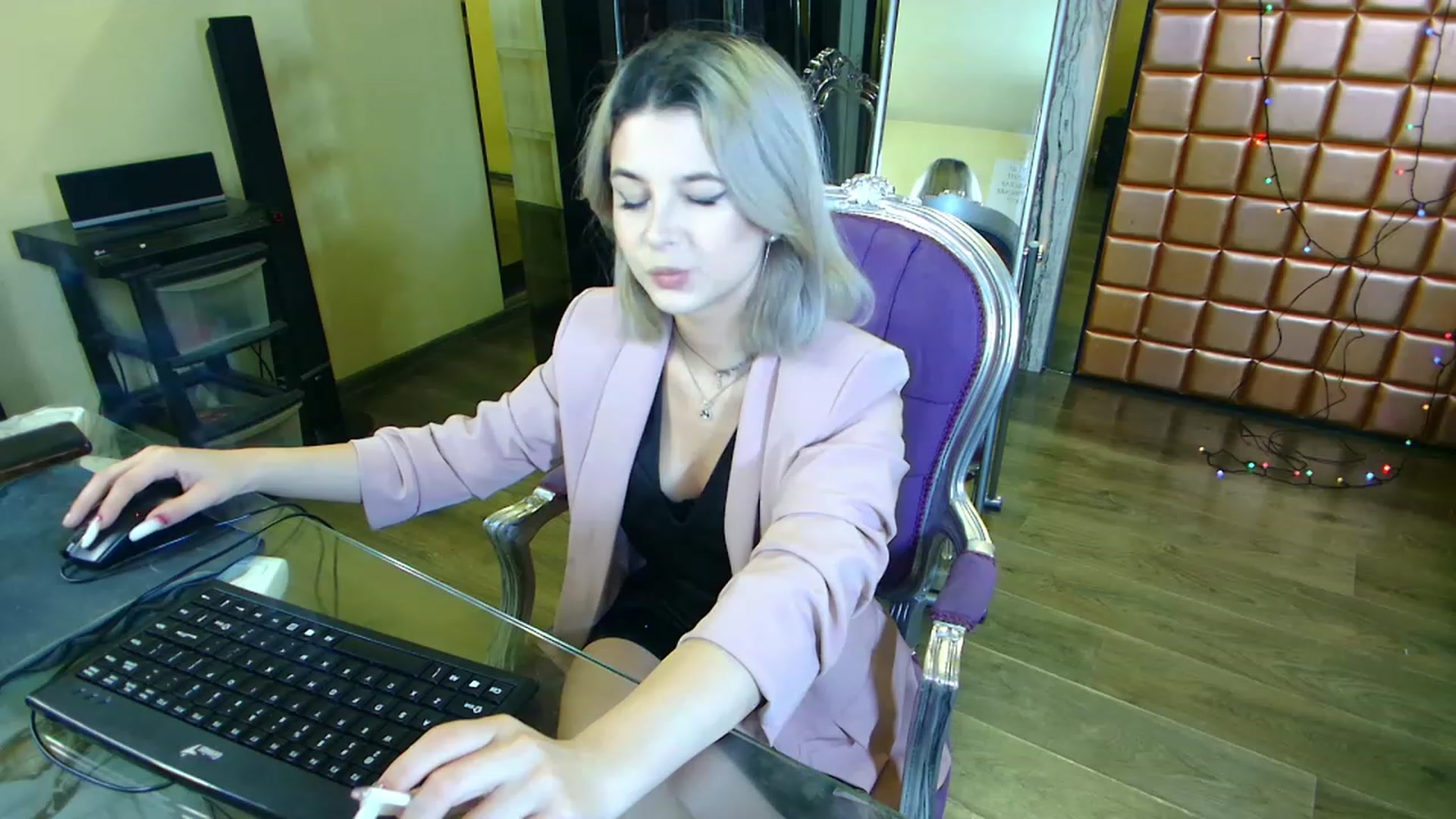 Gallery image thumbnail from Mira18_'s myfreecams stream on, 03/05/2023, 24:33 image 3 of 20