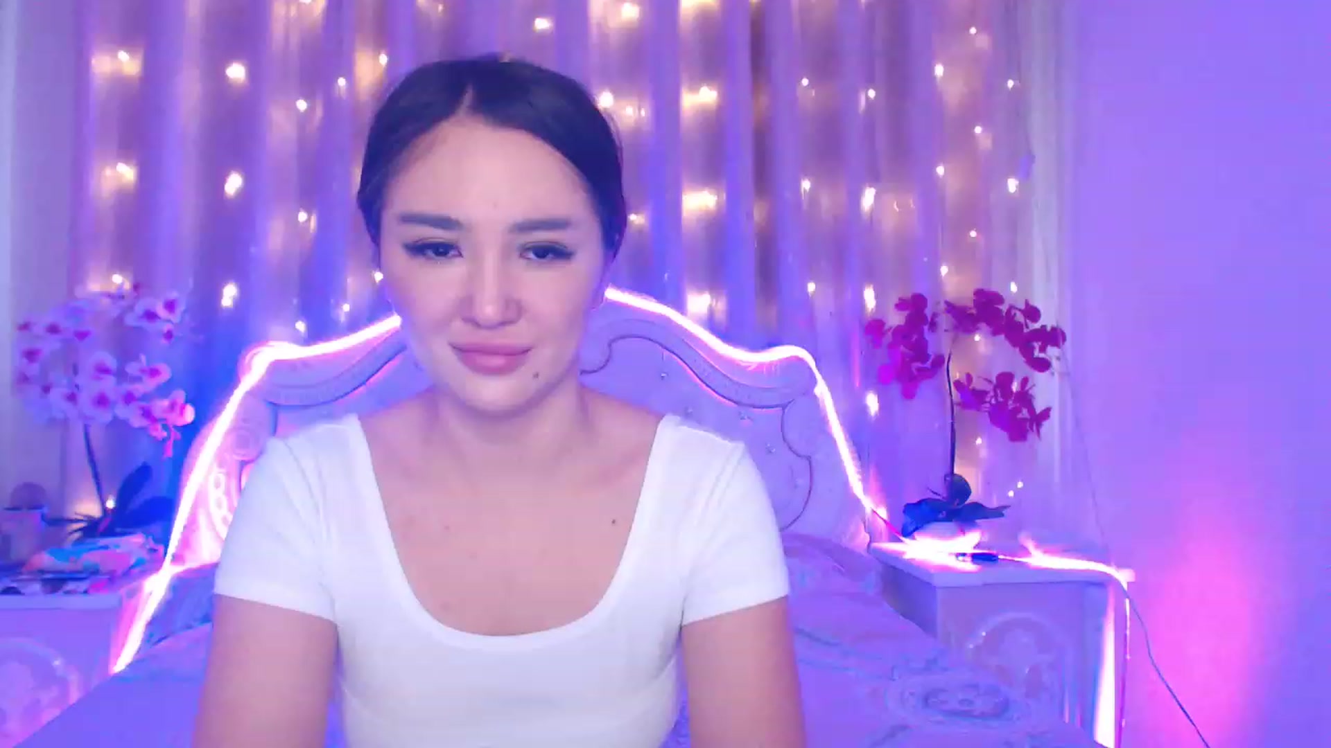 Gallery image thumbnail from MiraKyong's myfreecams stream on, 04/08/2023, 04:21 image 1 of 20