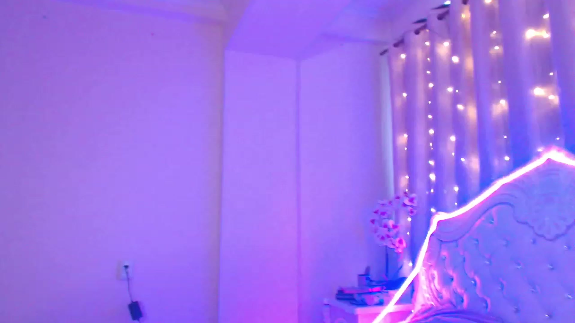 Gallery image thumbnail from MiraKyong's myfreecams stream on, 04/09/2023, 03:00 image 3 of 20