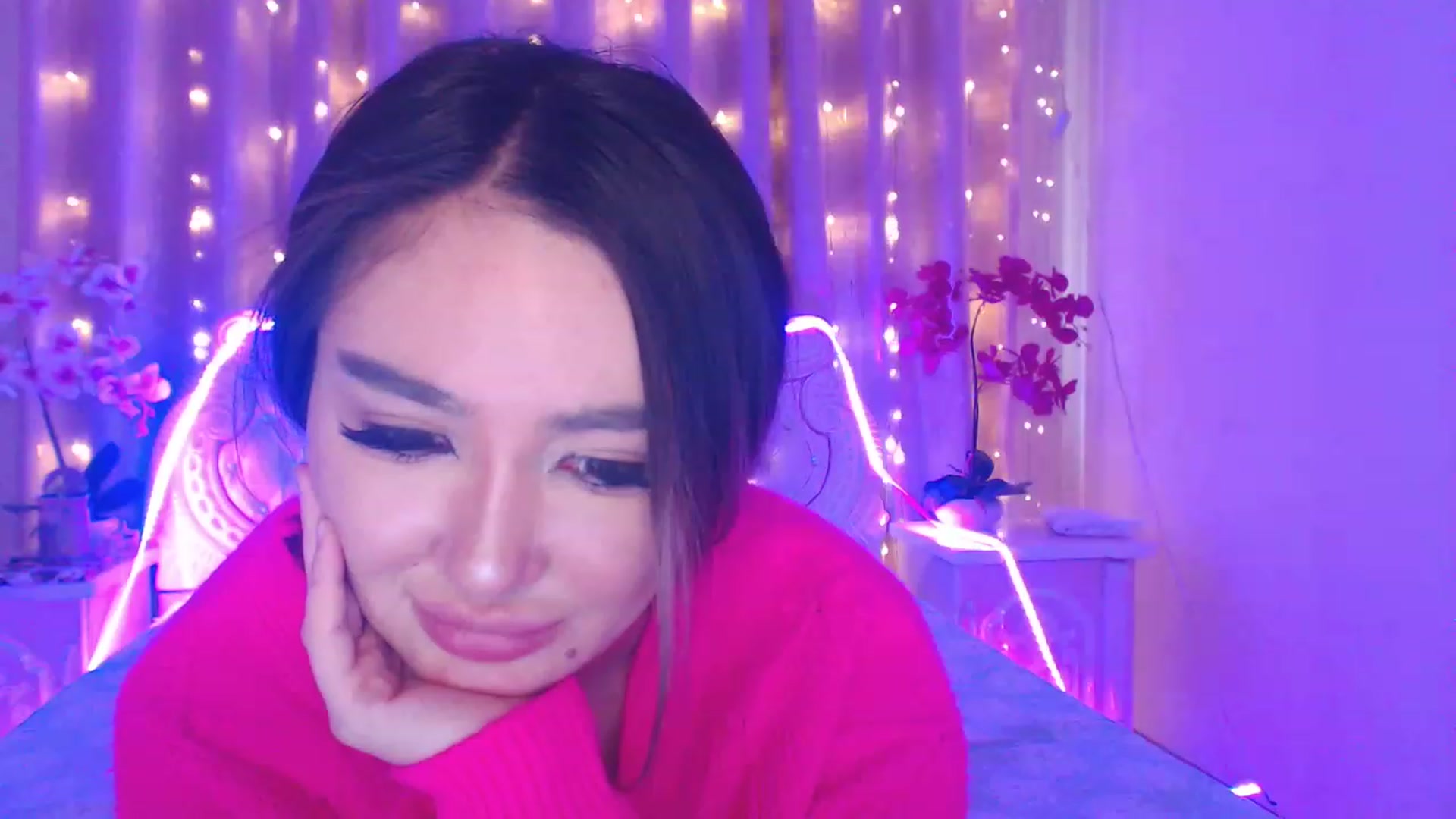 Gallery image thumbnail from MiraKyong's myfreecams stream on, 04/12/2023, 04:36 image 18 of 20