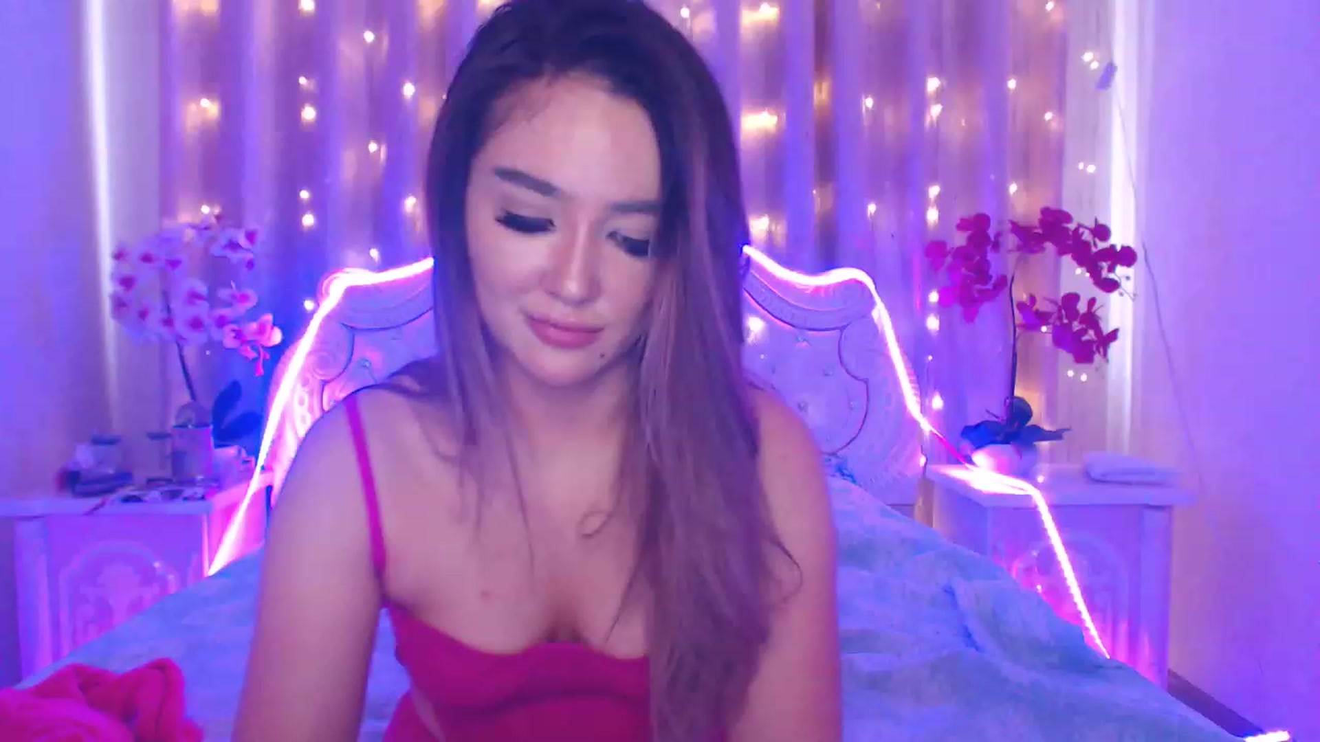 Gallery image thumbnail from MiraKyong's myfreecams stream on, 04/12/2023, 08:03 image 10 of 20