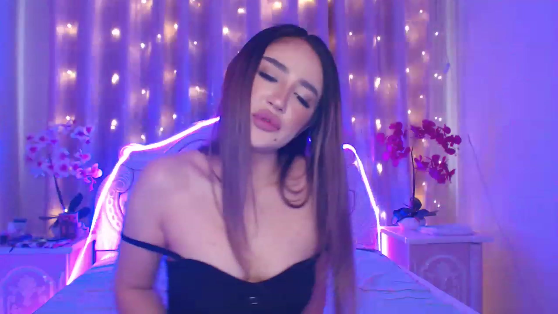 Gallery image thumbnail from MiraKyong's myfreecams stream on, 04/16/2023, 03:49 image 11 of 20