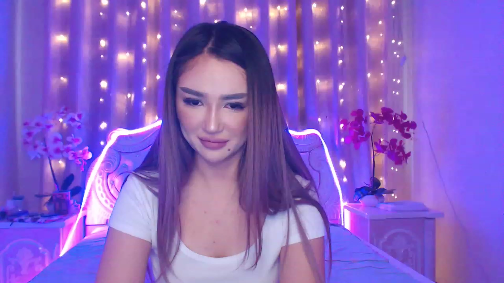 Gallery image thumbnail from MiraKyong's myfreecams stream on, 04/16/2023, 03:49 image 5 of 20