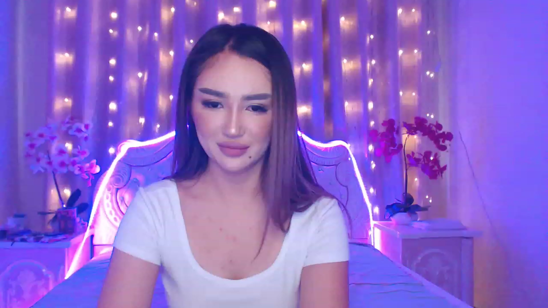 Gallery image thumbnail from MiraKyong's myfreecams stream on, 04/16/2023, 03:49 image 4 of 20