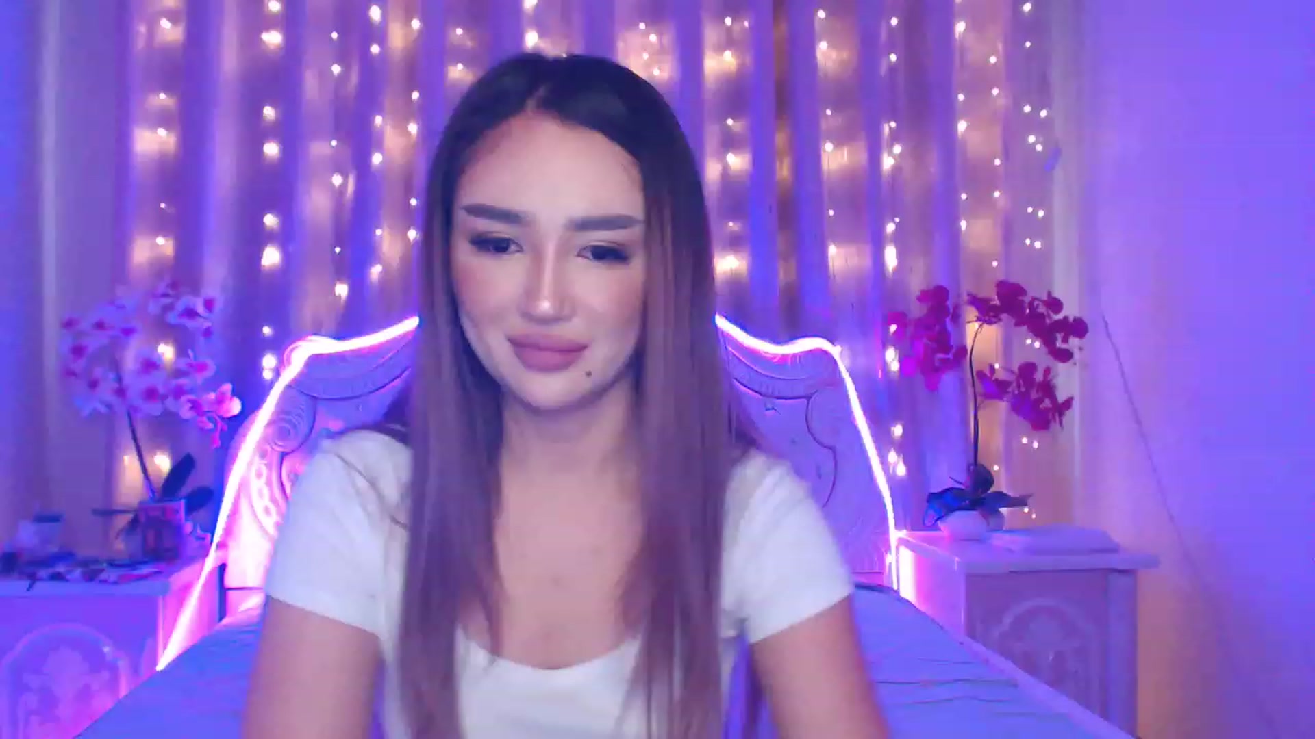 Gallery image thumbnail from MiraKyong's myfreecams stream on, 04/16/2023, 03:49 image 6 of 20