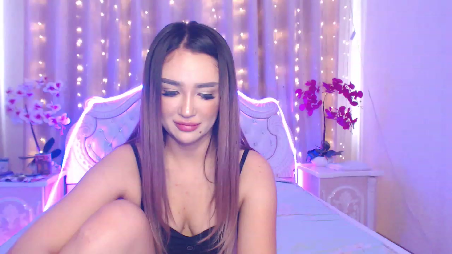 Gallery image thumbnail from MiraKyong's myfreecams stream on, 04/16/2023, 07:02 image 9 of 20