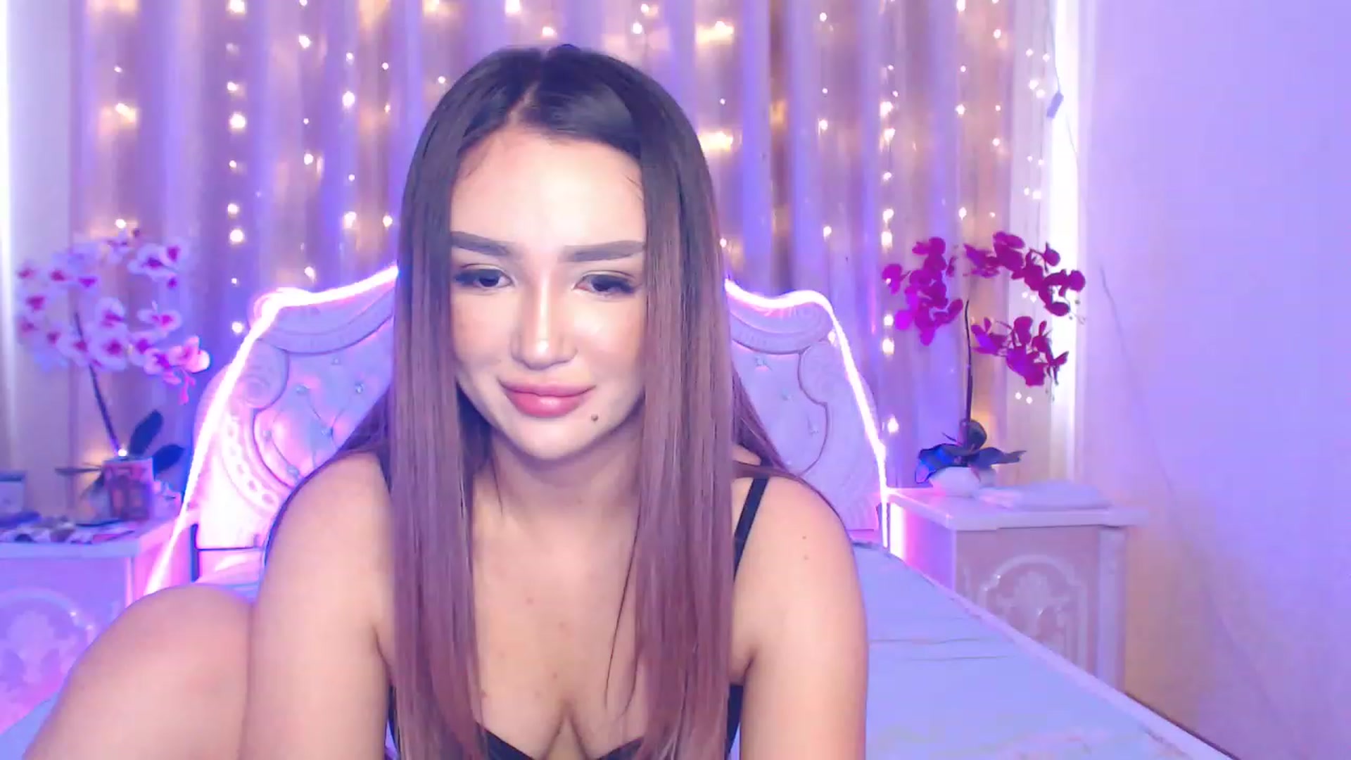 Gallery image thumbnail from MiraKyong's myfreecams stream on, 04/16/2023, 07:02 image 16 of 20