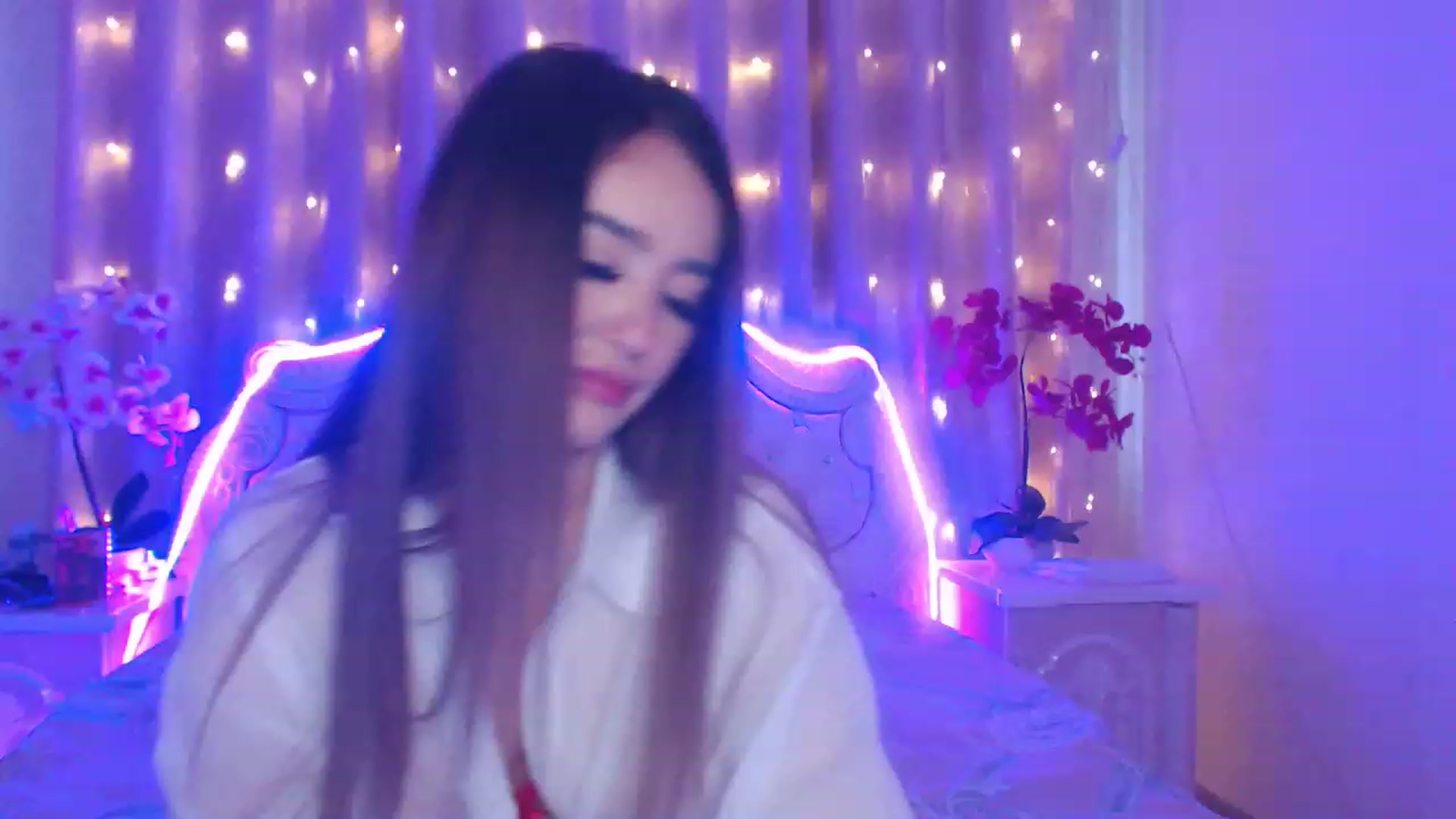 Gallery image thumbnail from MiraKyong's myfreecams stream on, 04/19/2023, 03:38 image 7 of 20