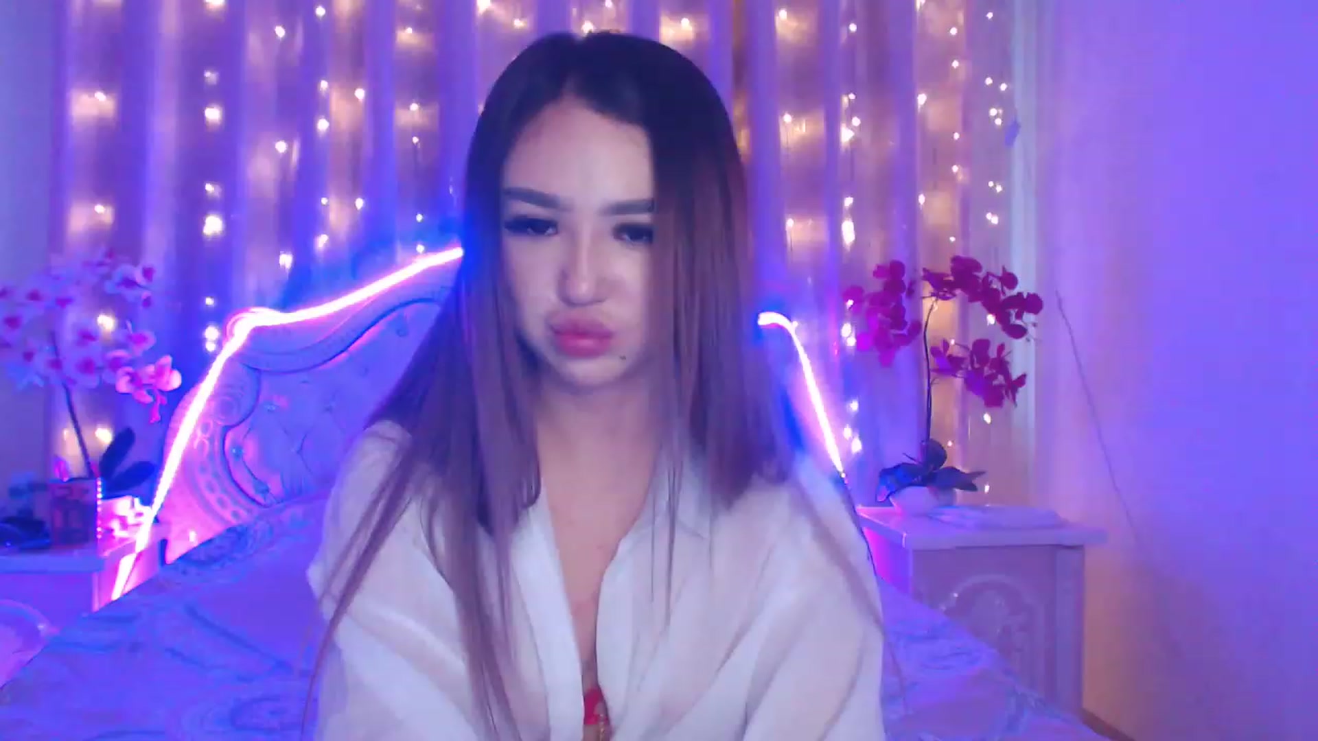 Gallery image thumbnail from MiraKyong's myfreecams stream on, 04/19/2023, 03:38 image 1 of 20