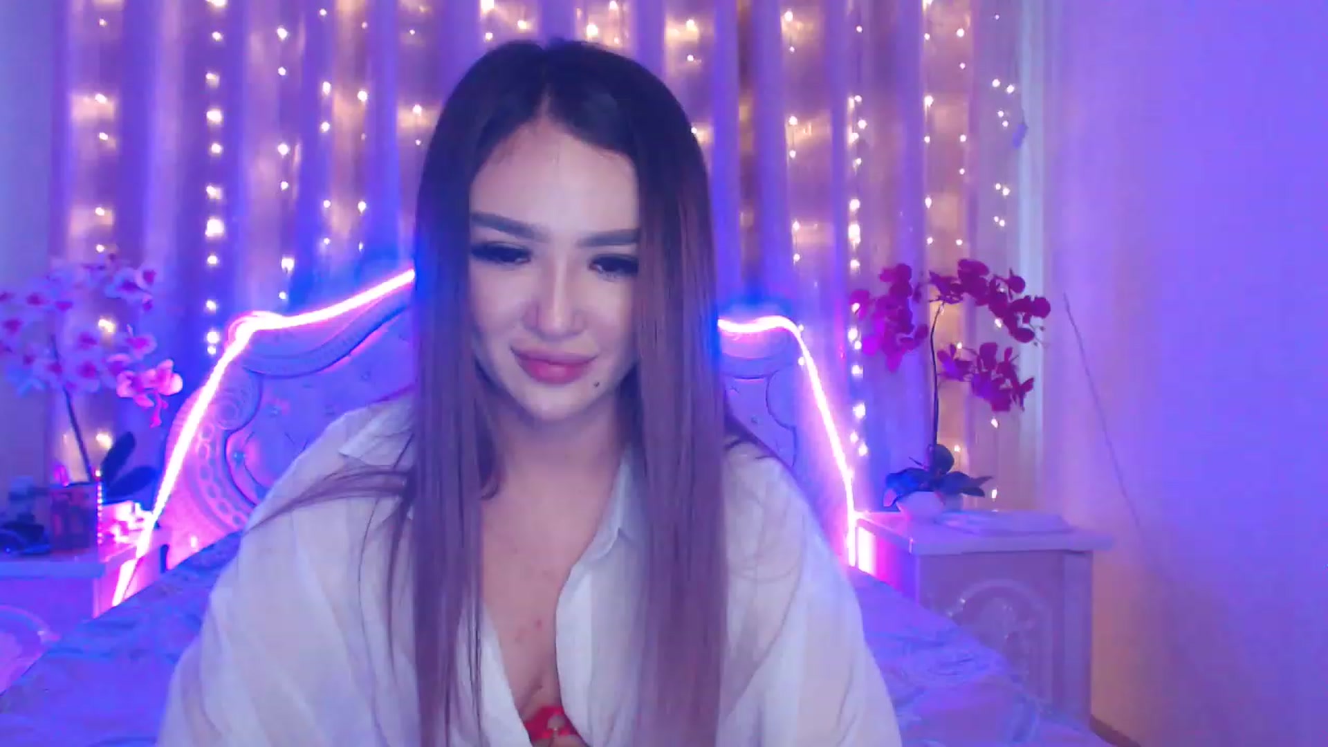Gallery image thumbnail from MiraKyong's myfreecams stream on, 04/19/2023, 03:38 image 4 of 20