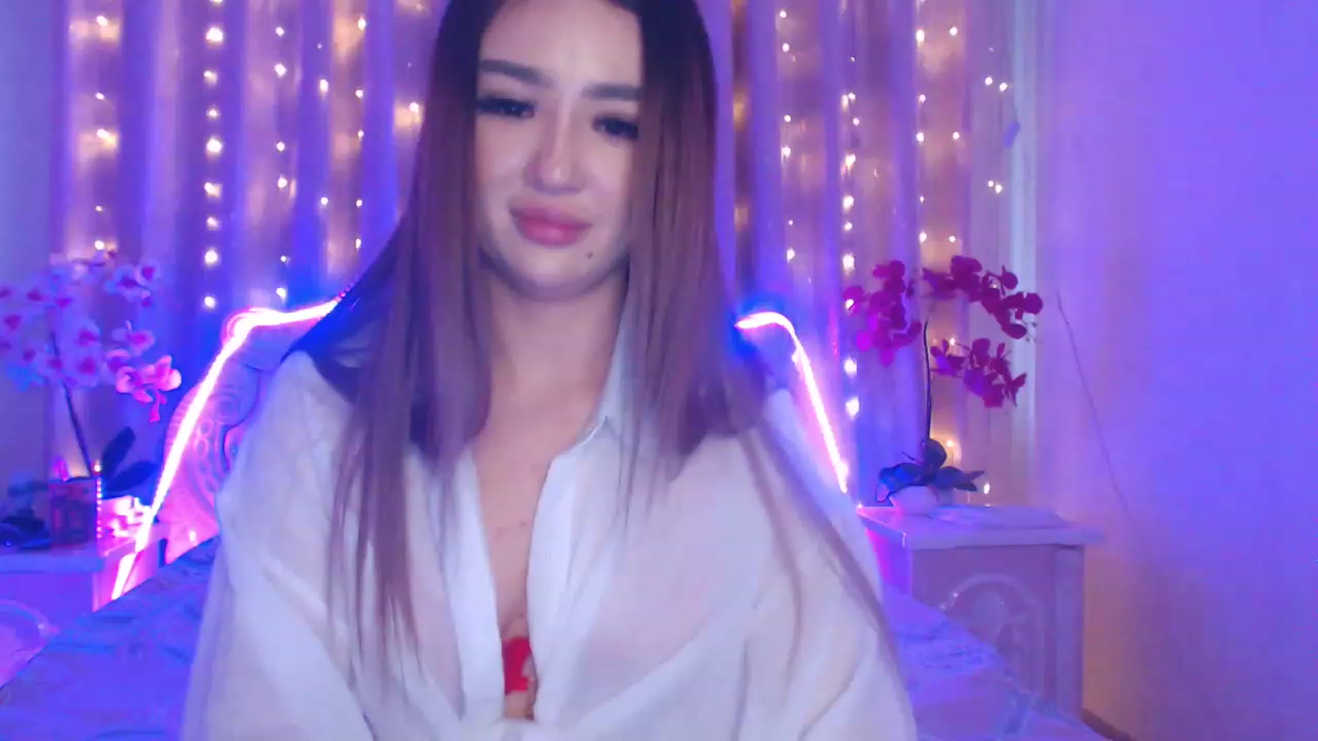 Gallery image thumbnail from MiraKyong's myfreecams stream on, 04/19/2023, 03:38 image 2 of 20