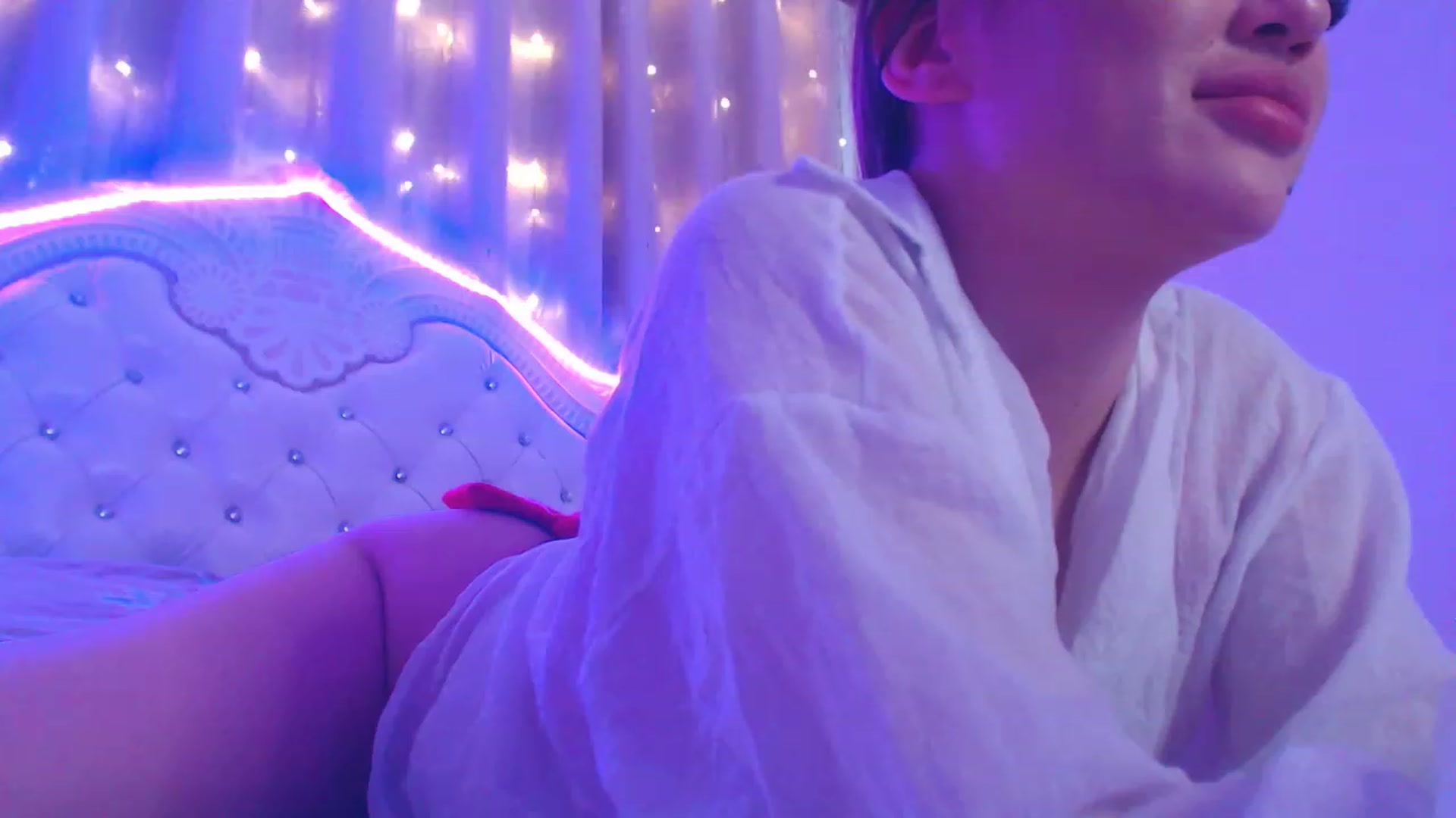 Gallery image thumbnail from MiraKyong's myfreecams stream on, 04/19/2023, 04:32 image 9 of 20