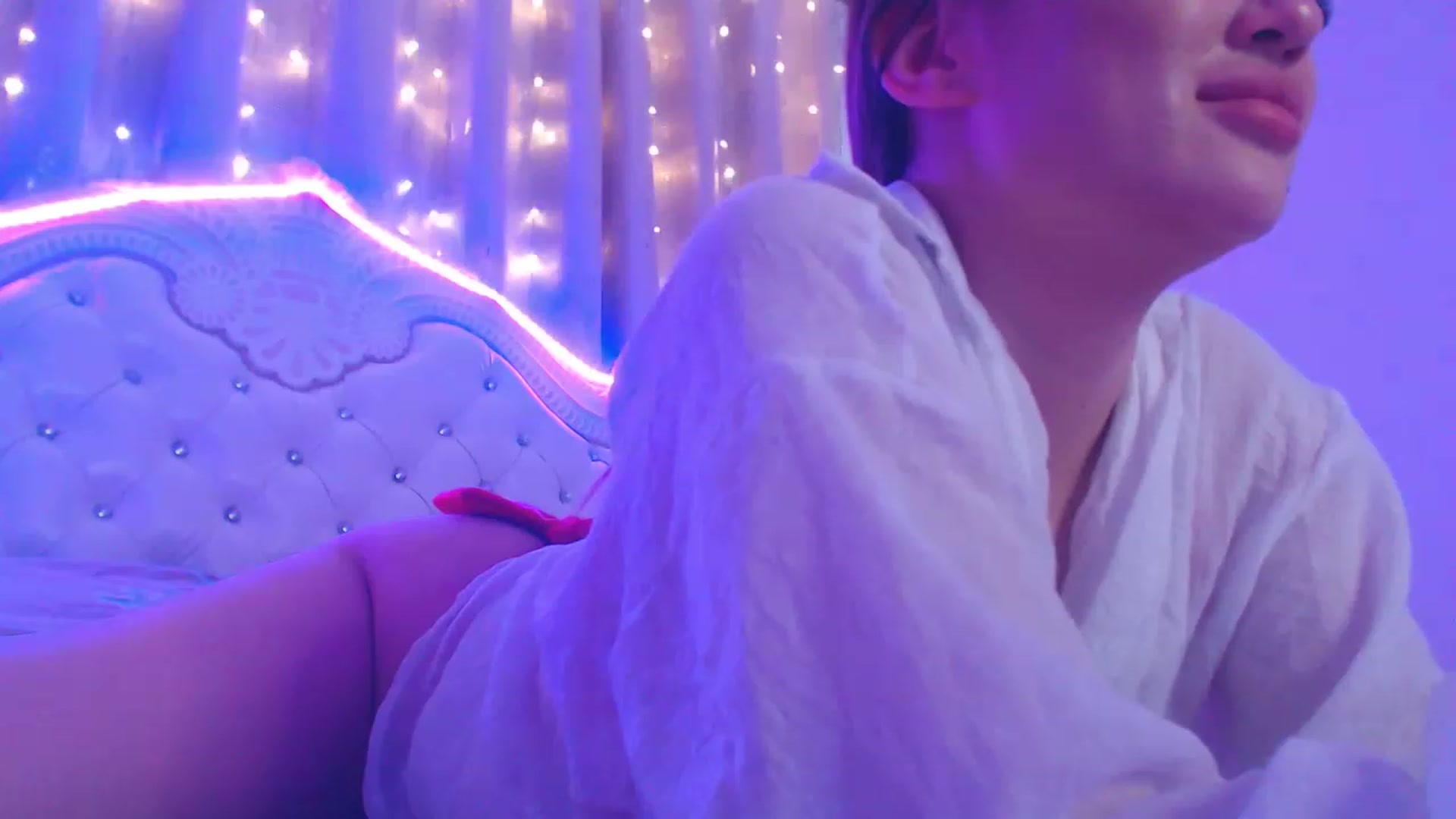 Gallery image thumbnail from MiraKyong's myfreecams stream on, 04/19/2023, 04:32 image 14 of 20