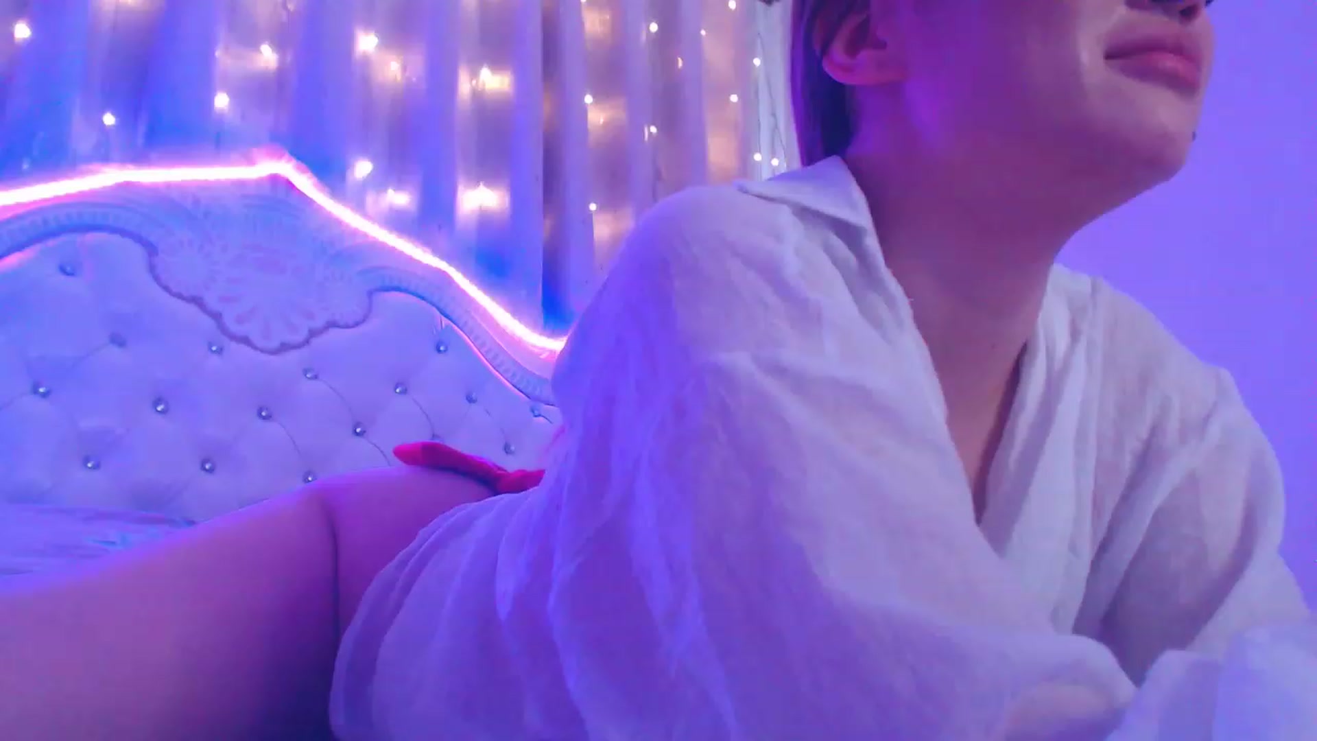 Gallery image thumbnail from MiraKyong's myfreecams stream on, 04/19/2023, 04:32 image 17 of 20