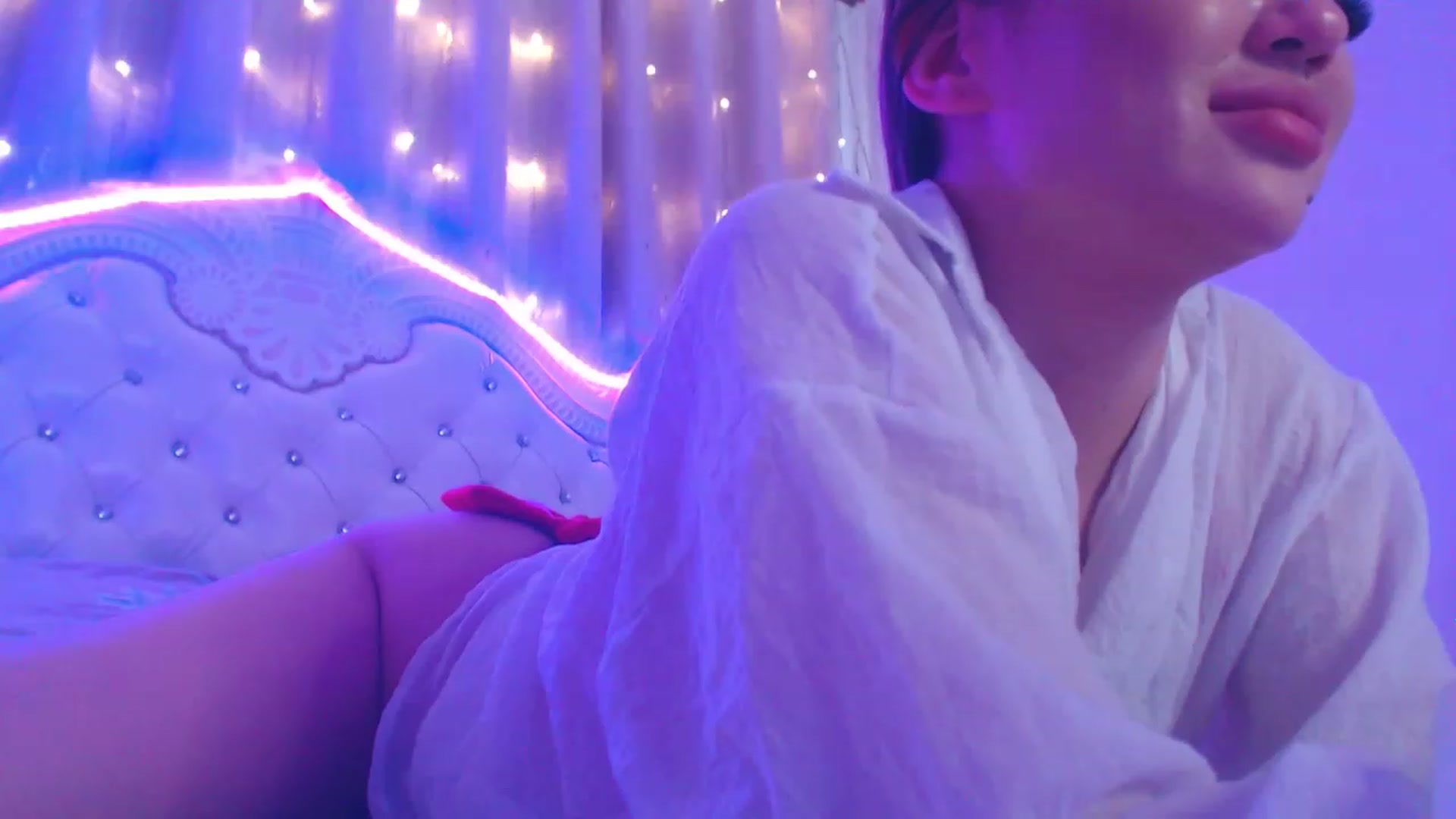 Gallery image thumbnail from MiraKyong's myfreecams stream on, 04/19/2023, 04:32 image 12 of 20