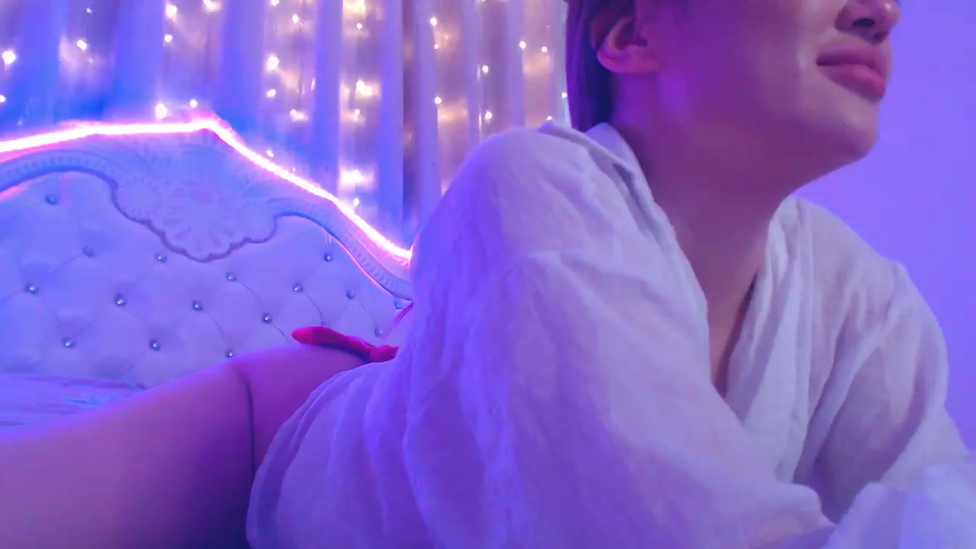Gallery image thumbnail from MiraKyong's myfreecams stream on, 04/19/2023, 04:32 image 15 of 20