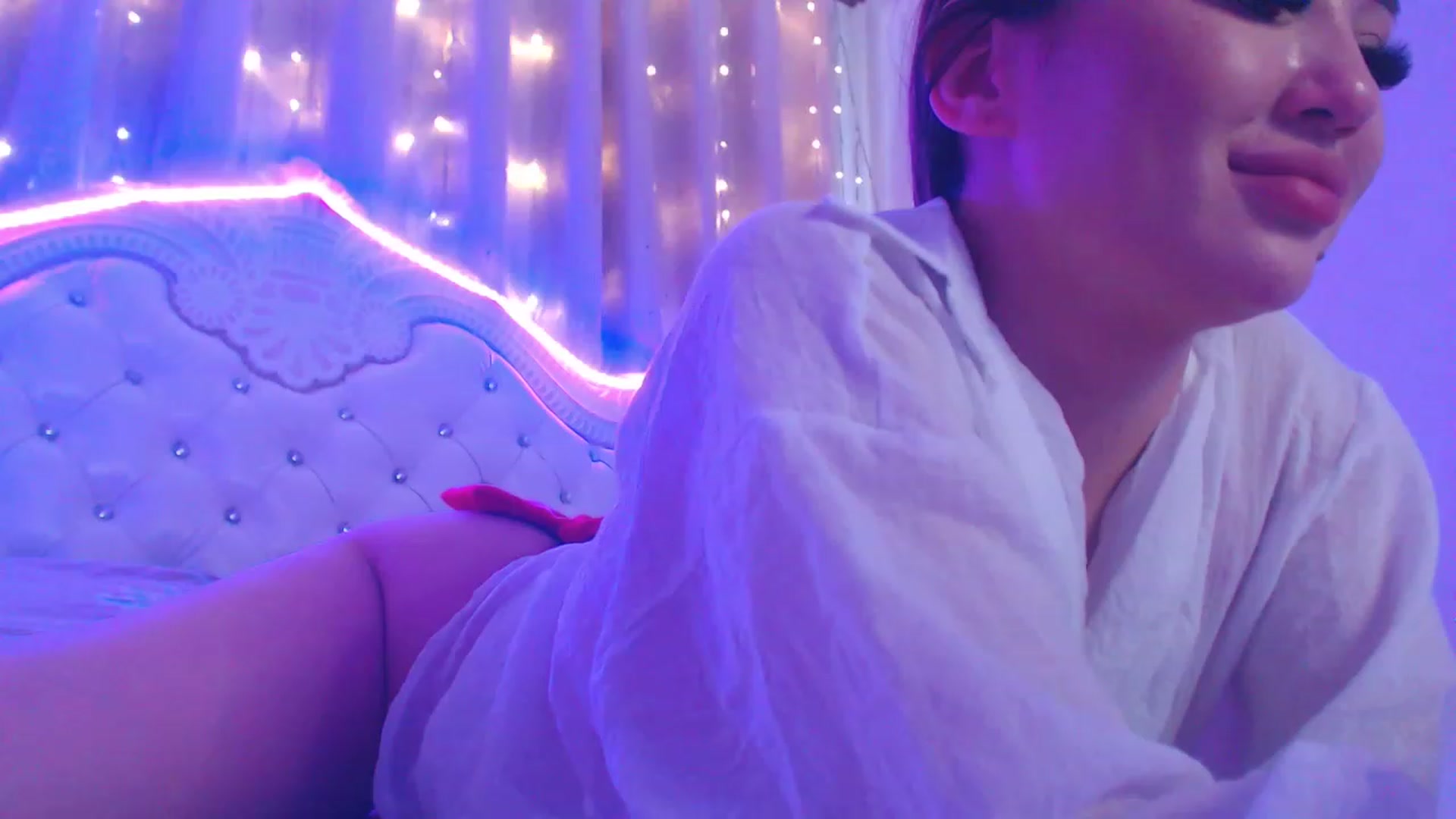 Gallery image thumbnail from MiraKyong's myfreecams stream on, 04/19/2023, 04:32 image 11 of 20