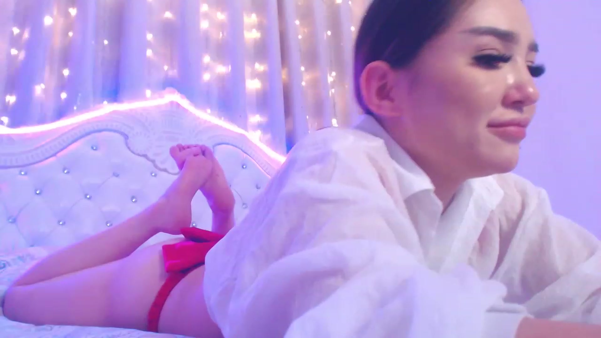 Gallery image thumbnail from MiraKyong's myfreecams stream on, 04/19/2023, 07:03 image 17 of 20
