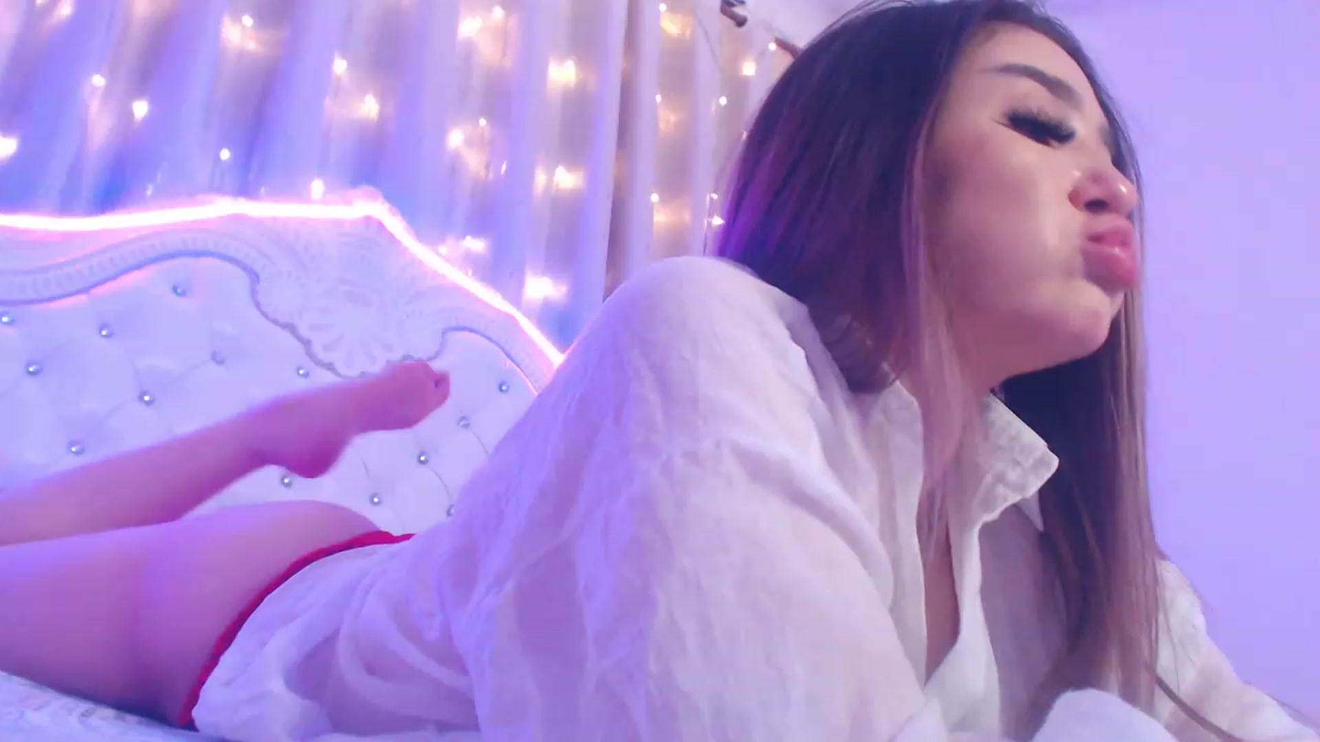 Gallery image thumbnail from MiraKyong's myfreecams stream on, 04/19/2023, 07:03 image 5 of 20