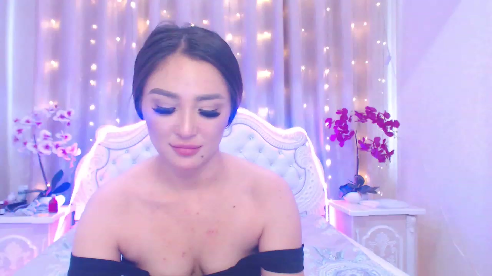 Gallery image thumbnail from MiraKyong's myfreecams stream on, 04/26/2023, 07:04 image 6 of 20
