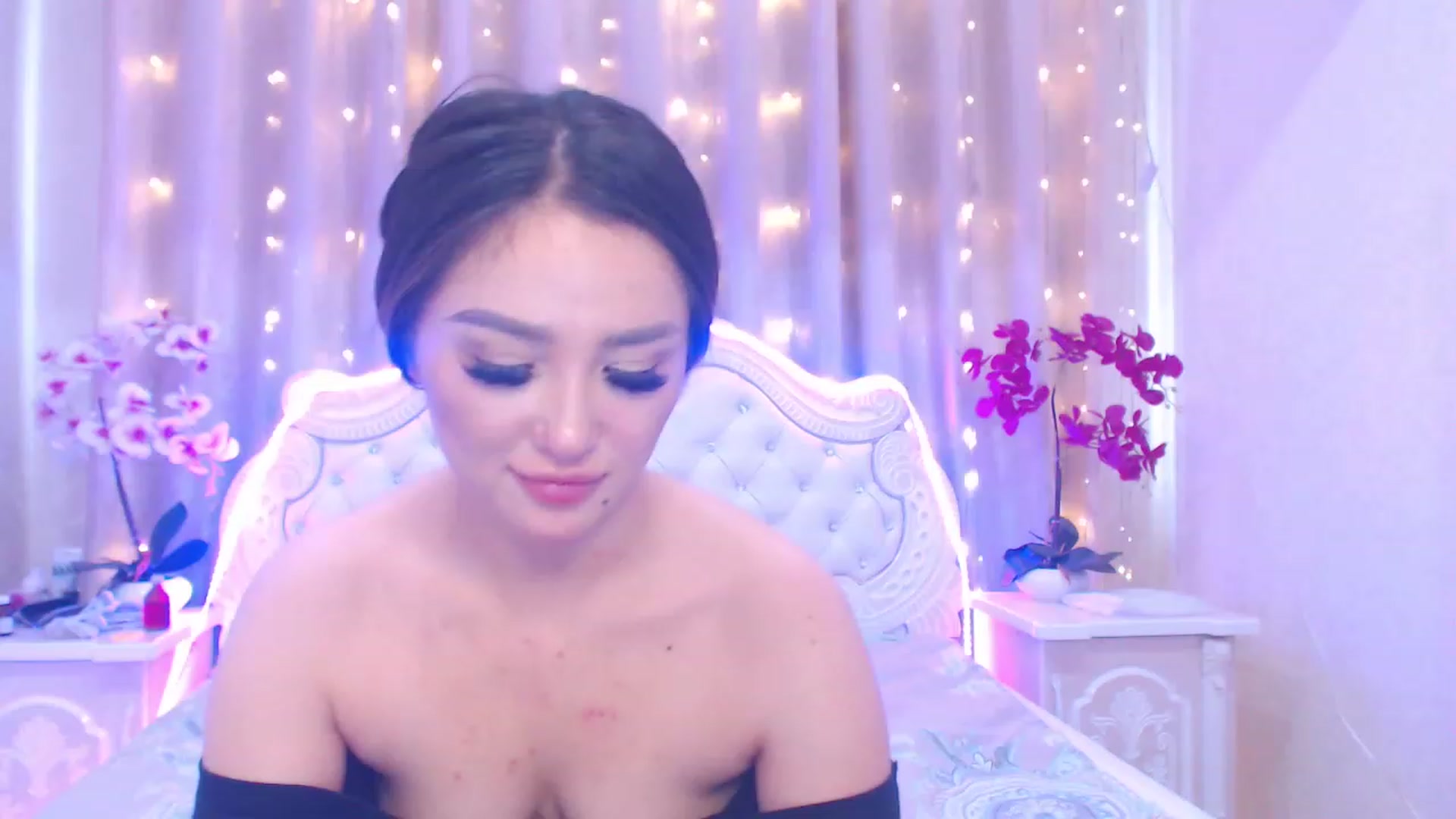 Gallery image thumbnail from MiraKyong's myfreecams stream on, 04/26/2023, 07:04 image 9 of 20