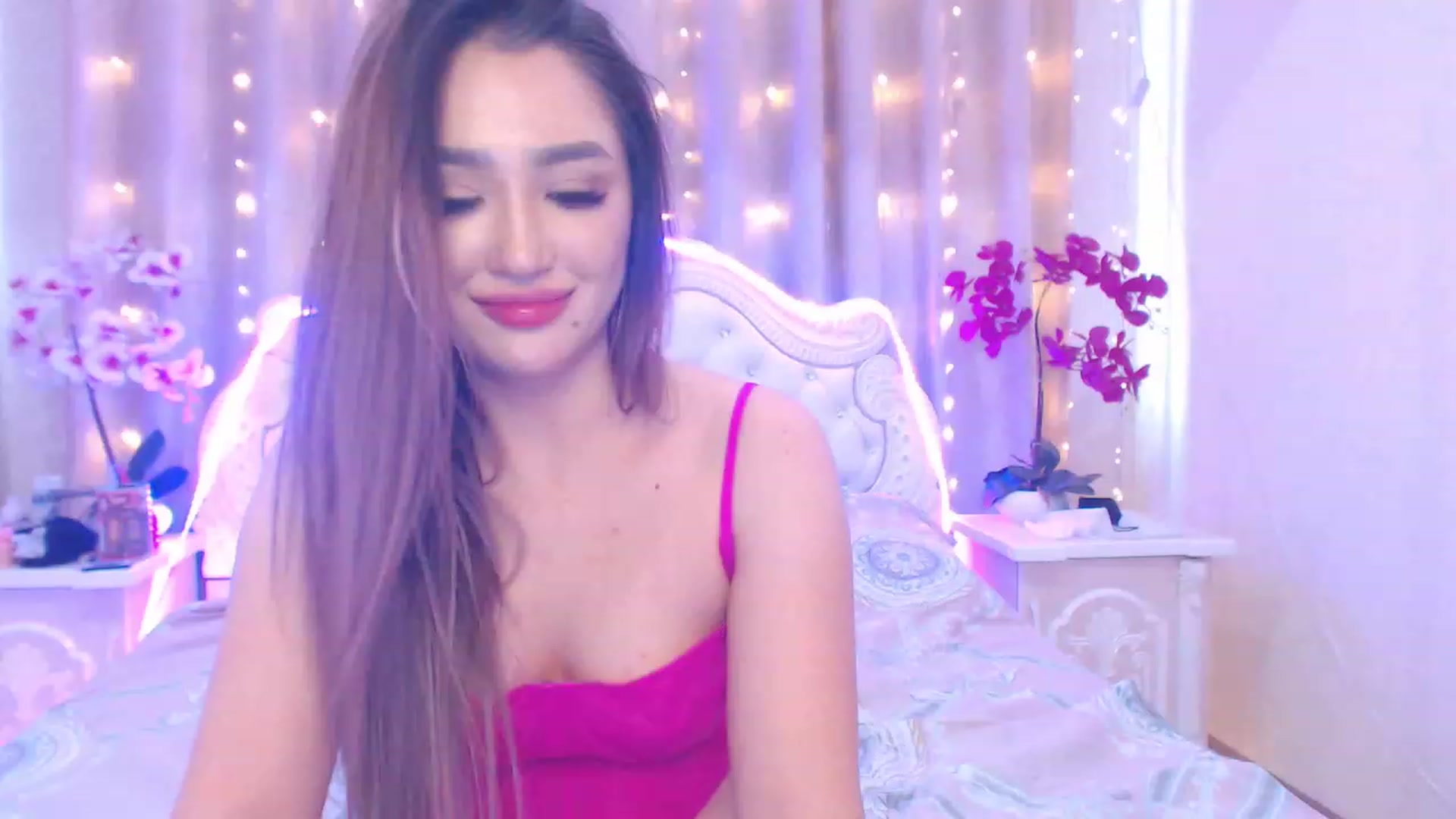 Gallery image thumbnail from MiraKyong's myfreecams stream on, 05/02/2023, 07:29 image 2 of 20