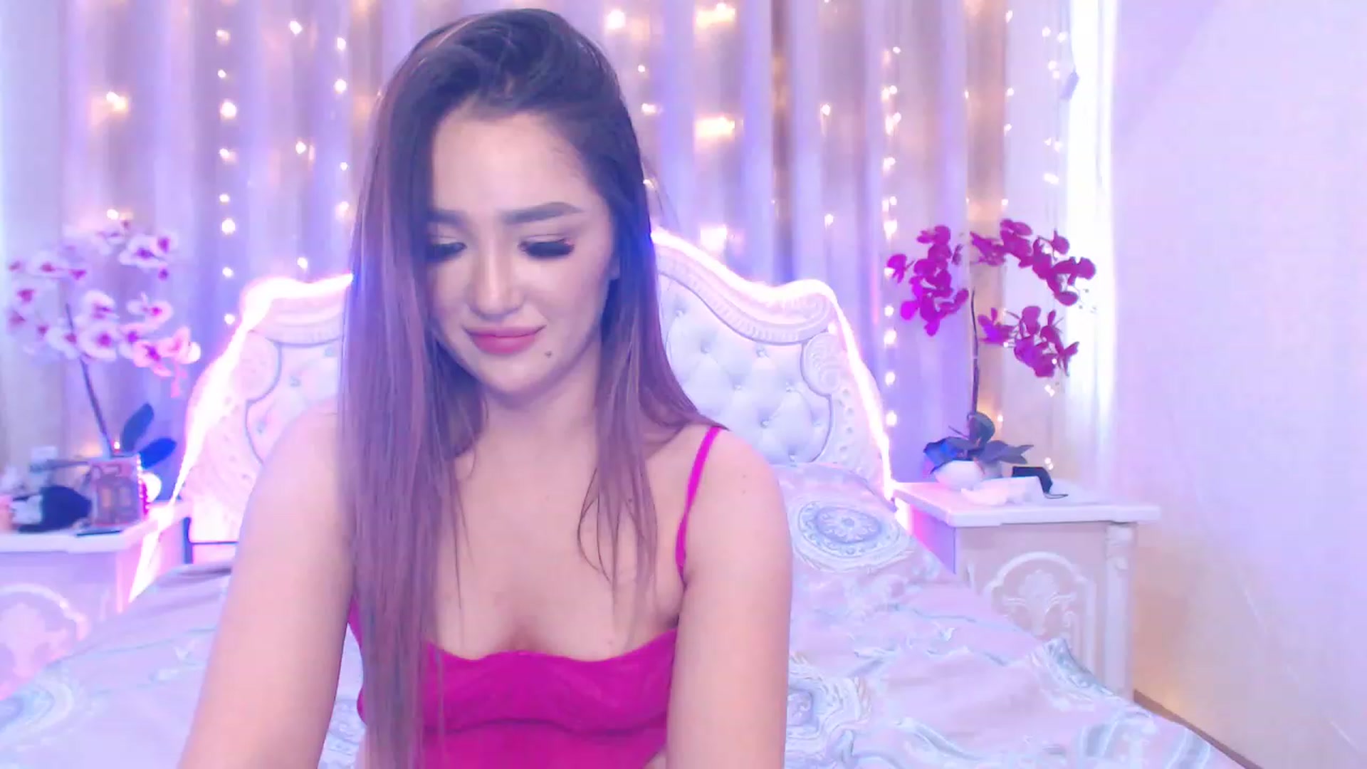 Gallery image thumbnail from MiraKyong's myfreecams stream on, 05/02/2023, 07:29 image 10 of 20