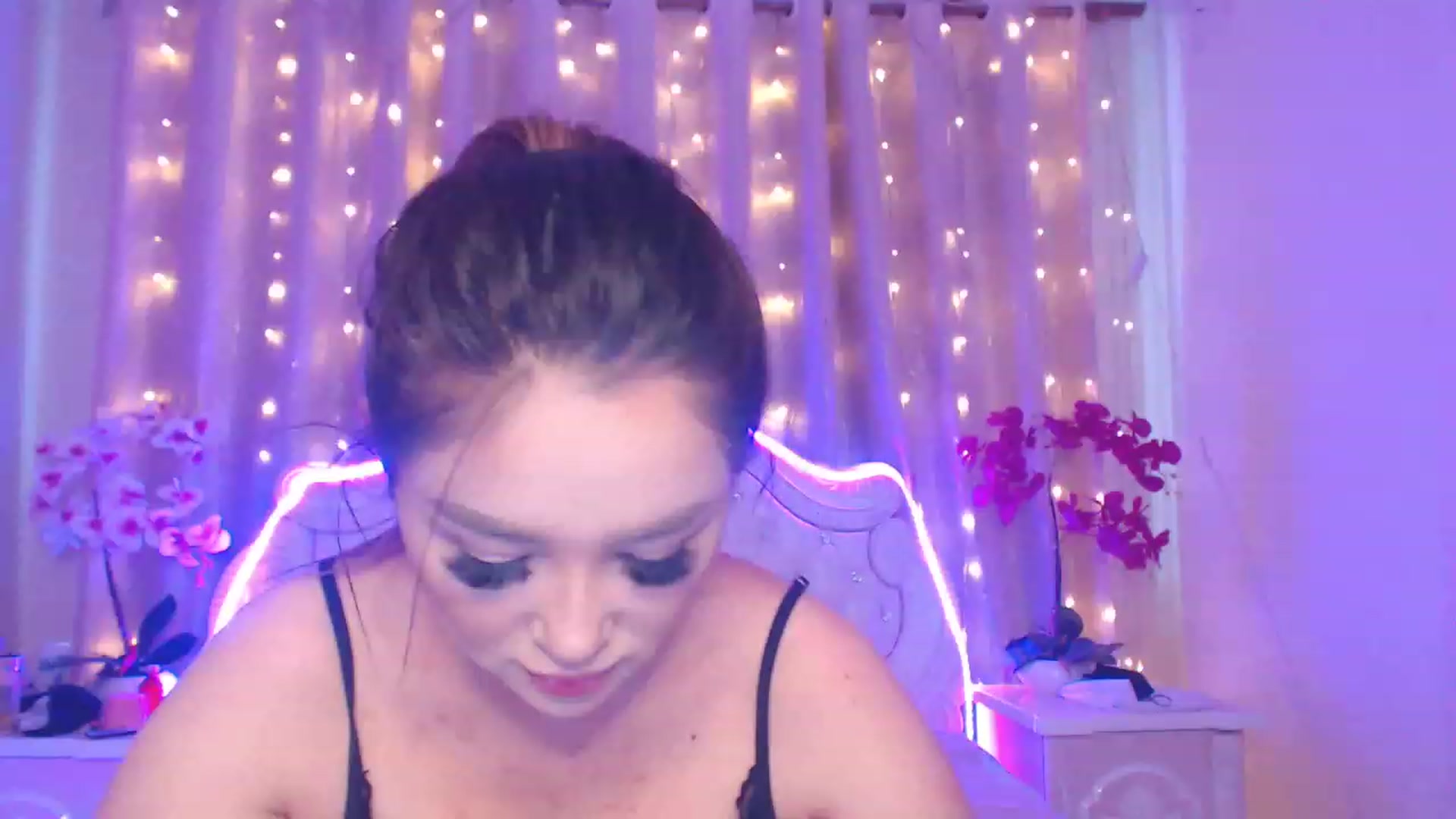 Gallery image thumbnail from MiraKyong's myfreecams stream on, 05/03/2023, 02:13 image 8 of 20