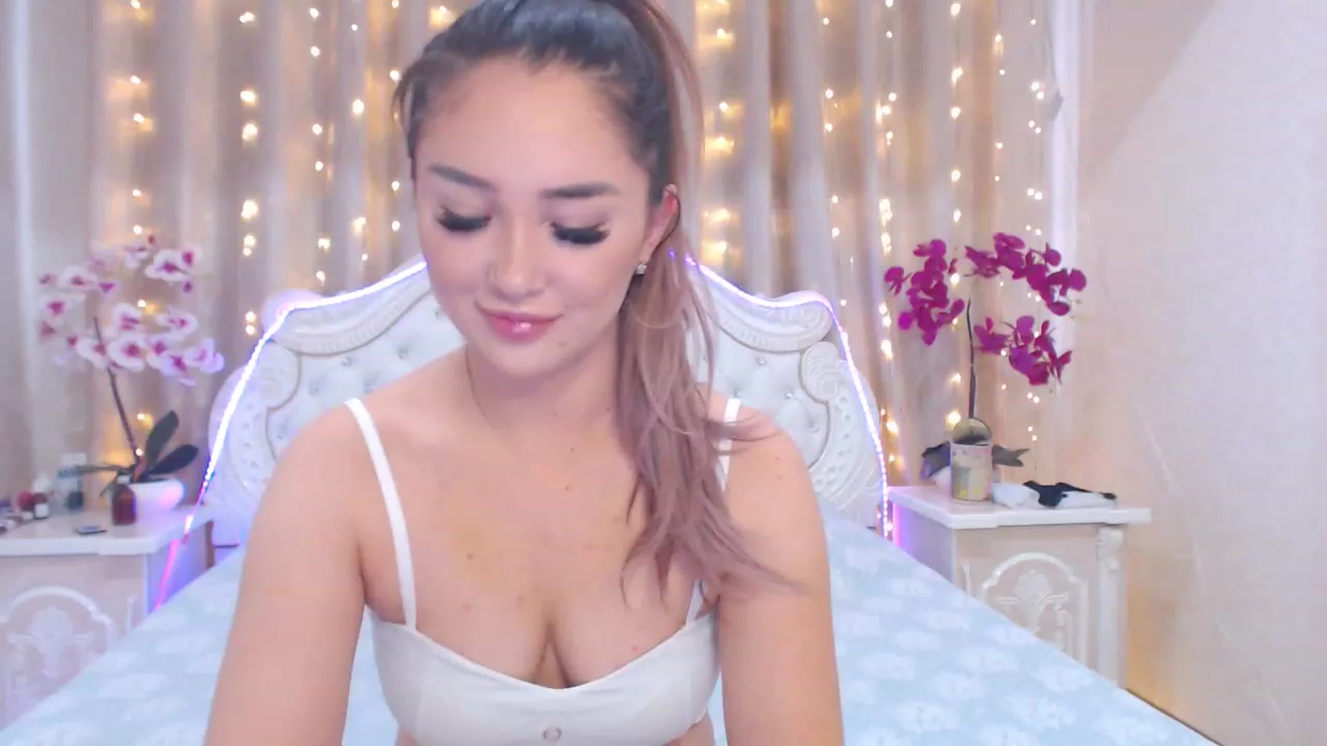 Gallery image thumbnail from MiraKyong's myfreecams stream on, 05/07/2023, 05:04 image 2 of 20
