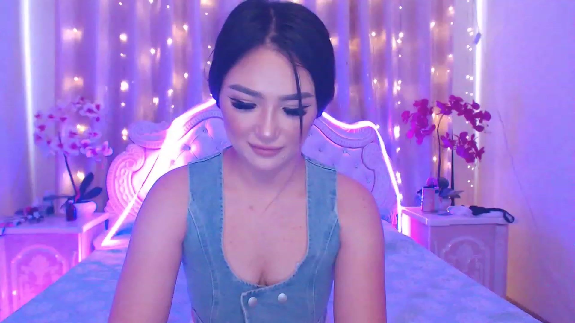 Gallery image thumbnail from MiraKyong's myfreecams stream on, 05/17/2023, 04:27 image 2 of 20