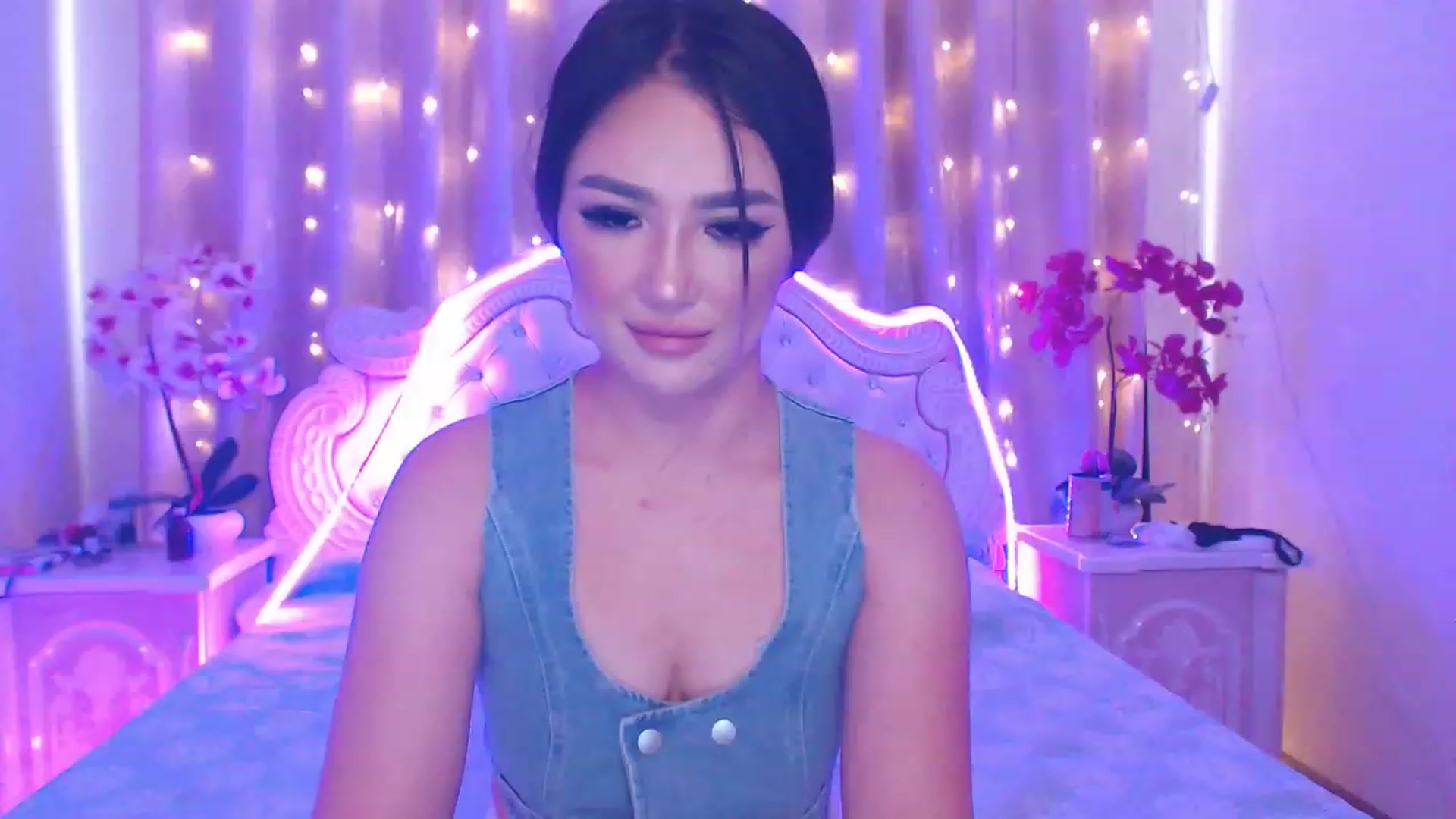 Gallery image thumbnail from MiraKyong's myfreecams stream on, 05/17/2023, 04:27 image 3 of 20