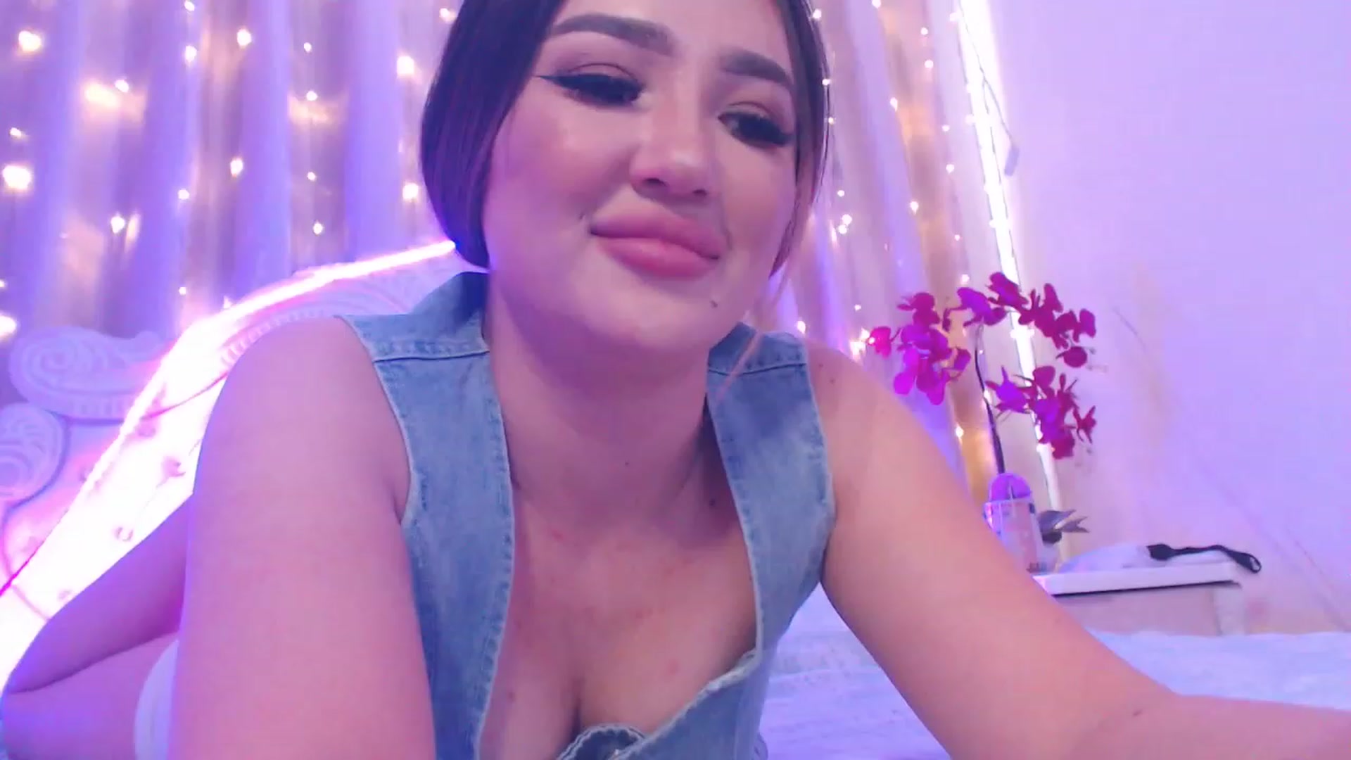 Gallery image thumbnail from MiraKyong's myfreecams stream on, 05/17/2023, 05:05 image 14 of 20