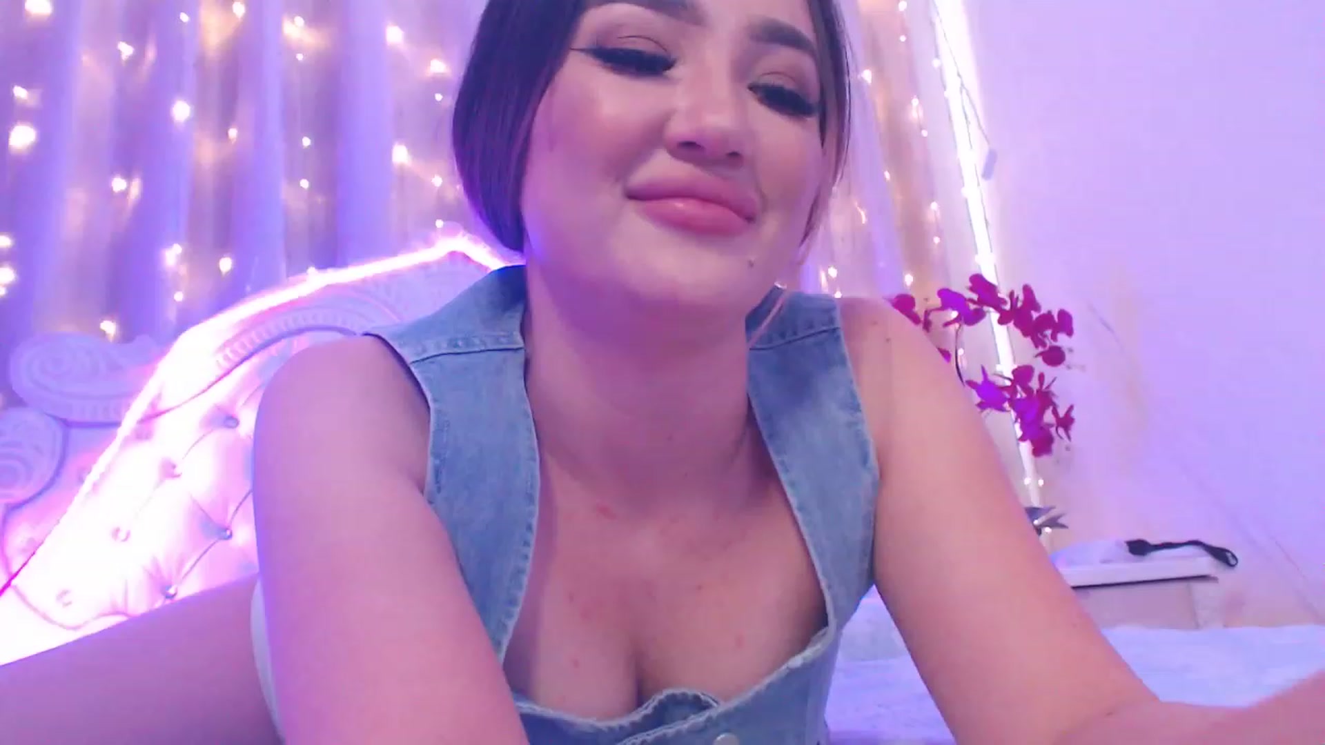 Gallery image thumbnail from MiraKyong's myfreecams stream on, 05/17/2023, 05:05 image 20 of 20