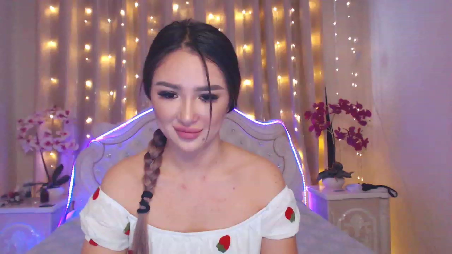 Gallery image thumbnail from MiraKyong's myfreecams stream on, 05/18/2023, 02:14 image 5 of 20