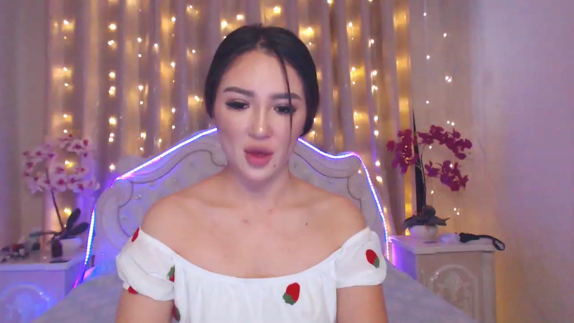 Gallery image thumbnail from MiraKyong's myfreecams stream on, 05/18/2023, 02:14 image 8 of 20