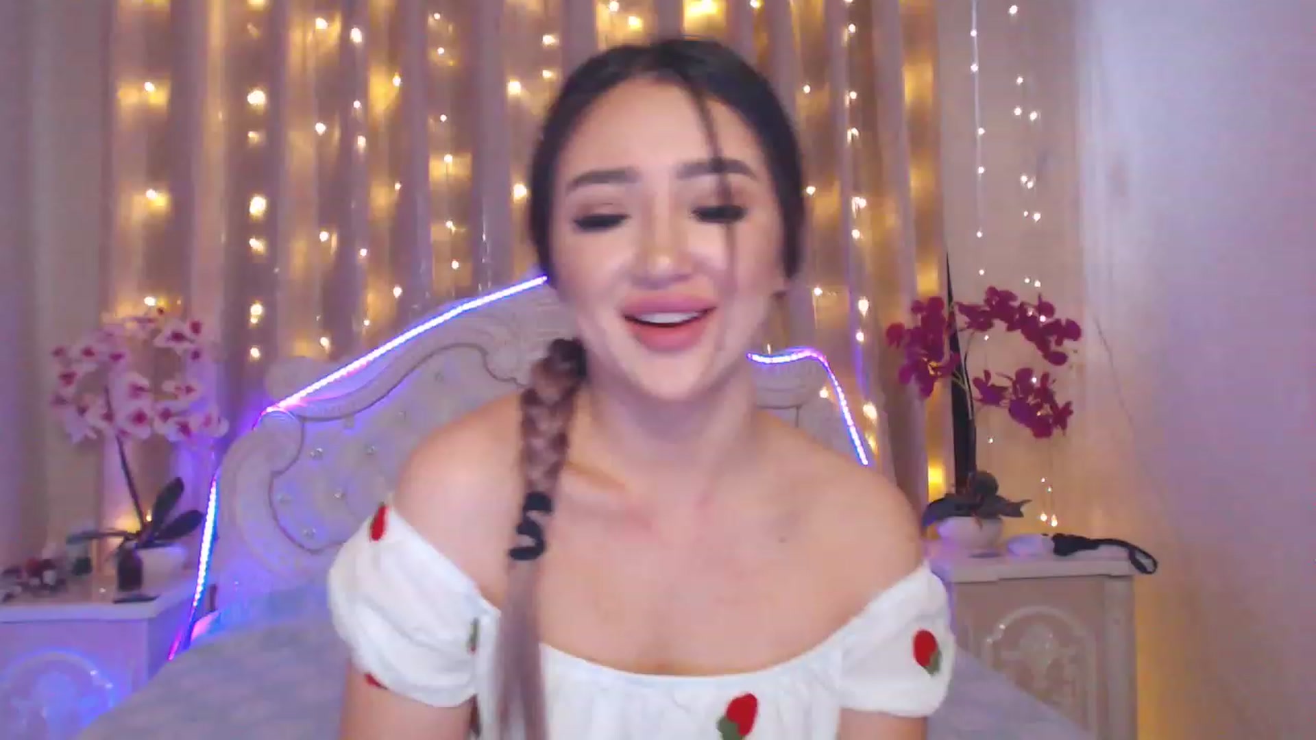 Gallery image thumbnail from MiraKyong's myfreecams stream on, 05/18/2023, 02:14 image 4 of 20