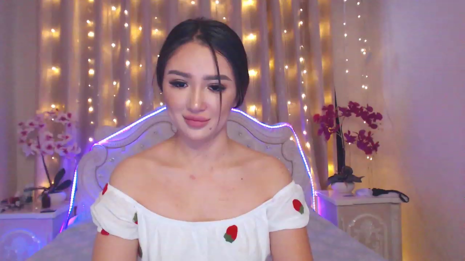 Gallery image thumbnail from MiraKyong's myfreecams stream on, 05/18/2023, 02:14 image 7 of 20