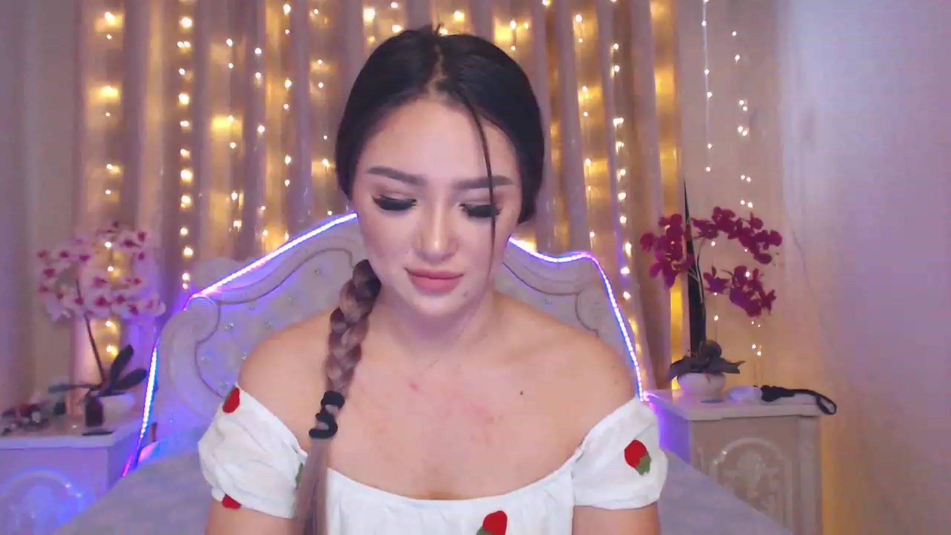 Gallery image thumbnail from MiraKyong's myfreecams stream on, 05/18/2023, 02:14 image 1 of 20