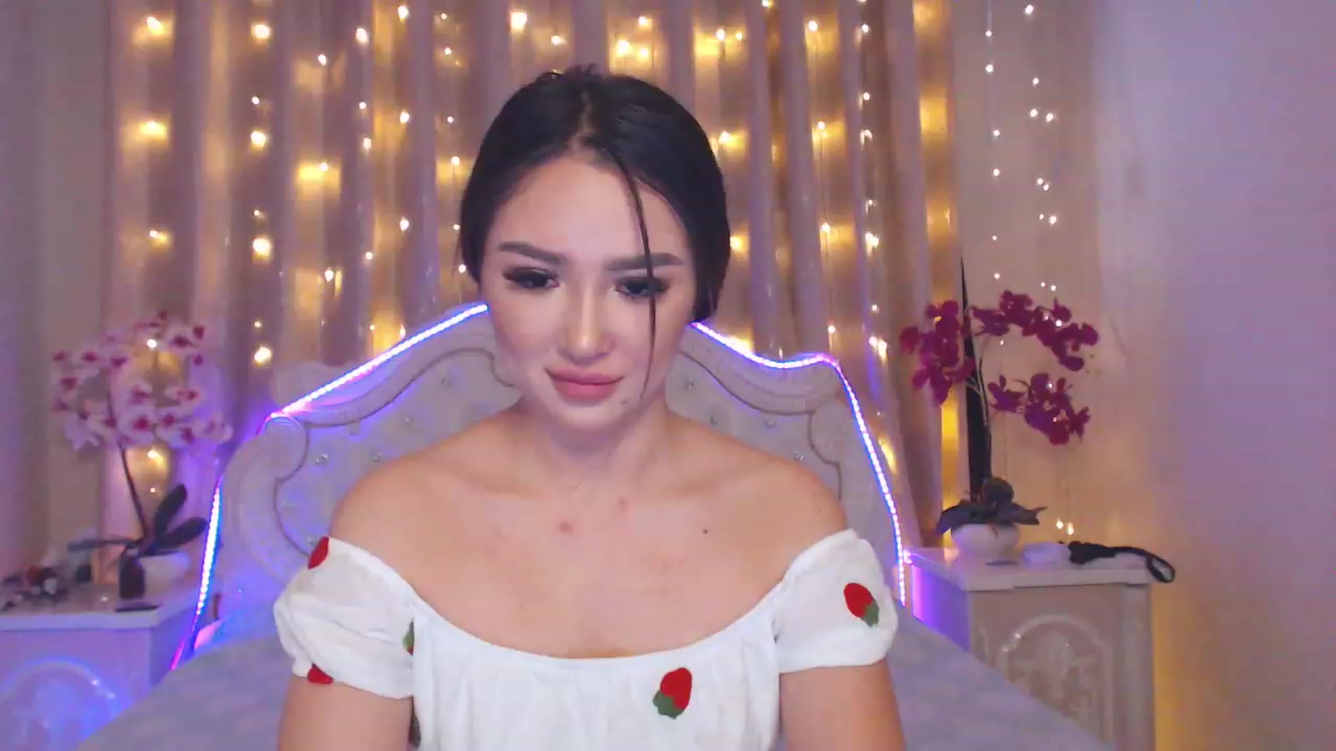 Gallery image thumbnail from MiraKyong's myfreecams stream on, 05/18/2023, 02:14 image 6 of 20
