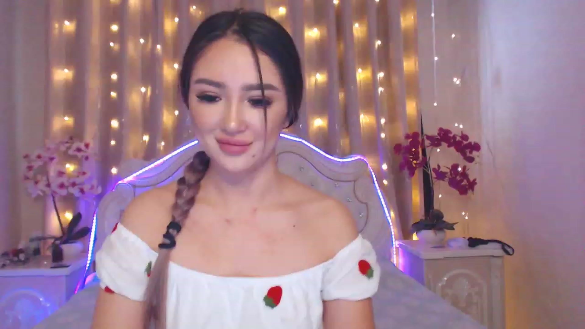 Gallery image thumbnail from MiraKyong's myfreecams stream on, 05/18/2023, 02:14 image 3 of 20