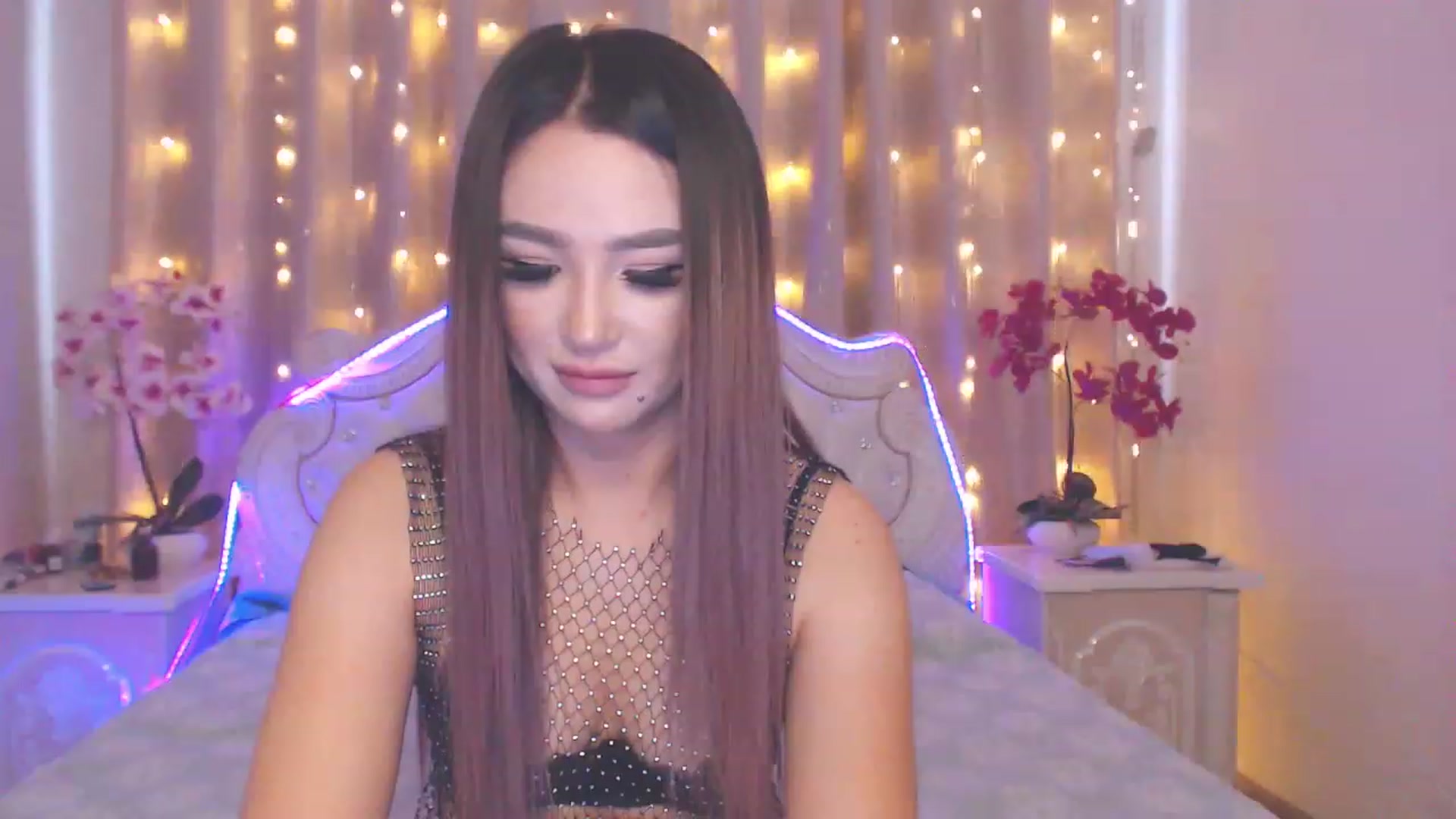 Gallery image thumbnail from MiraKyong's myfreecams stream on, 05/19/2023, 03:13 image 5 of 20