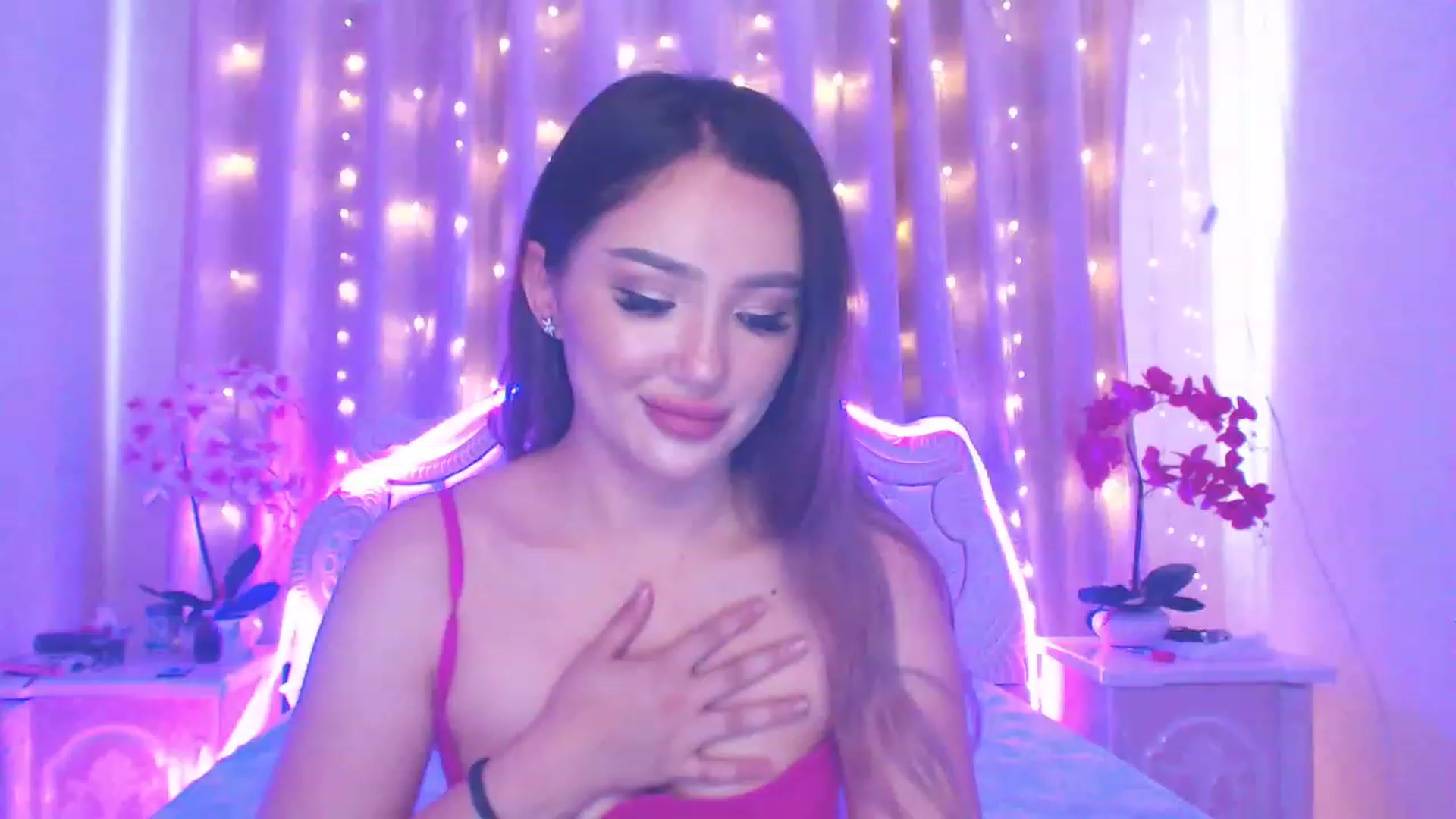 Gallery image thumbnail from MiraKyong's myfreecams stream on, 06/12/2023, 01:57 image 14 of 20