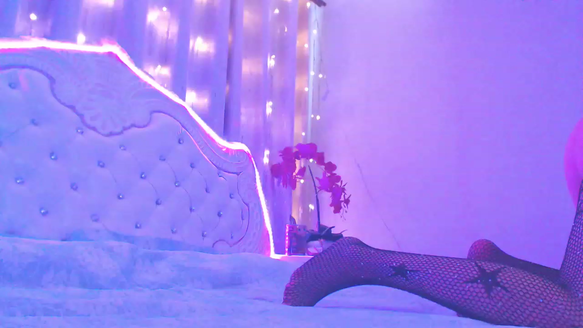 Gallery image thumbnail from MiraKyong's myfreecams stream on, 06/15/2023, 03:34 image 19 of 20