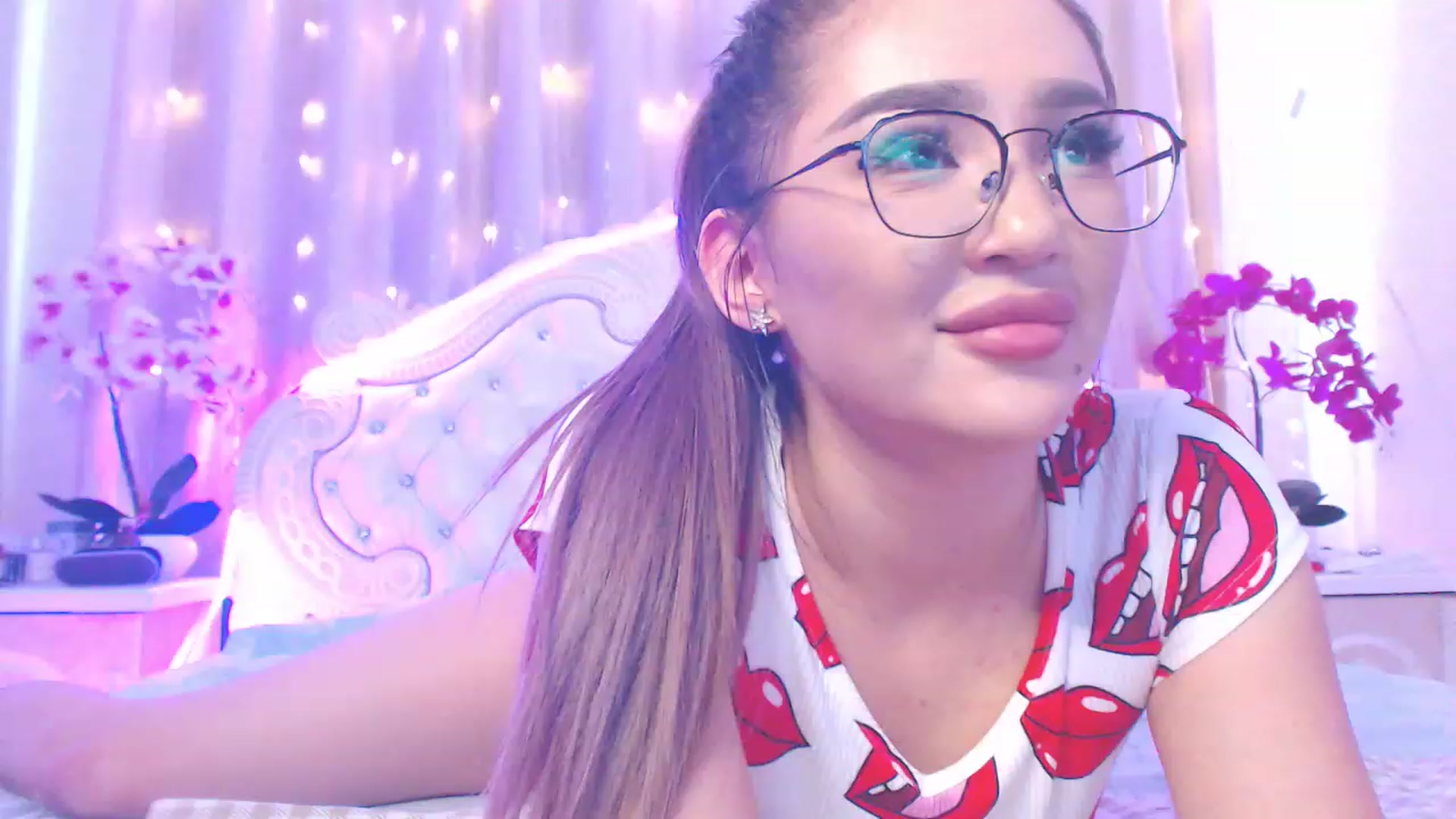 Gallery image thumbnail from MiraKyong's myfreecams stream on, 06/16/2023, 07:03 image 17 of 20